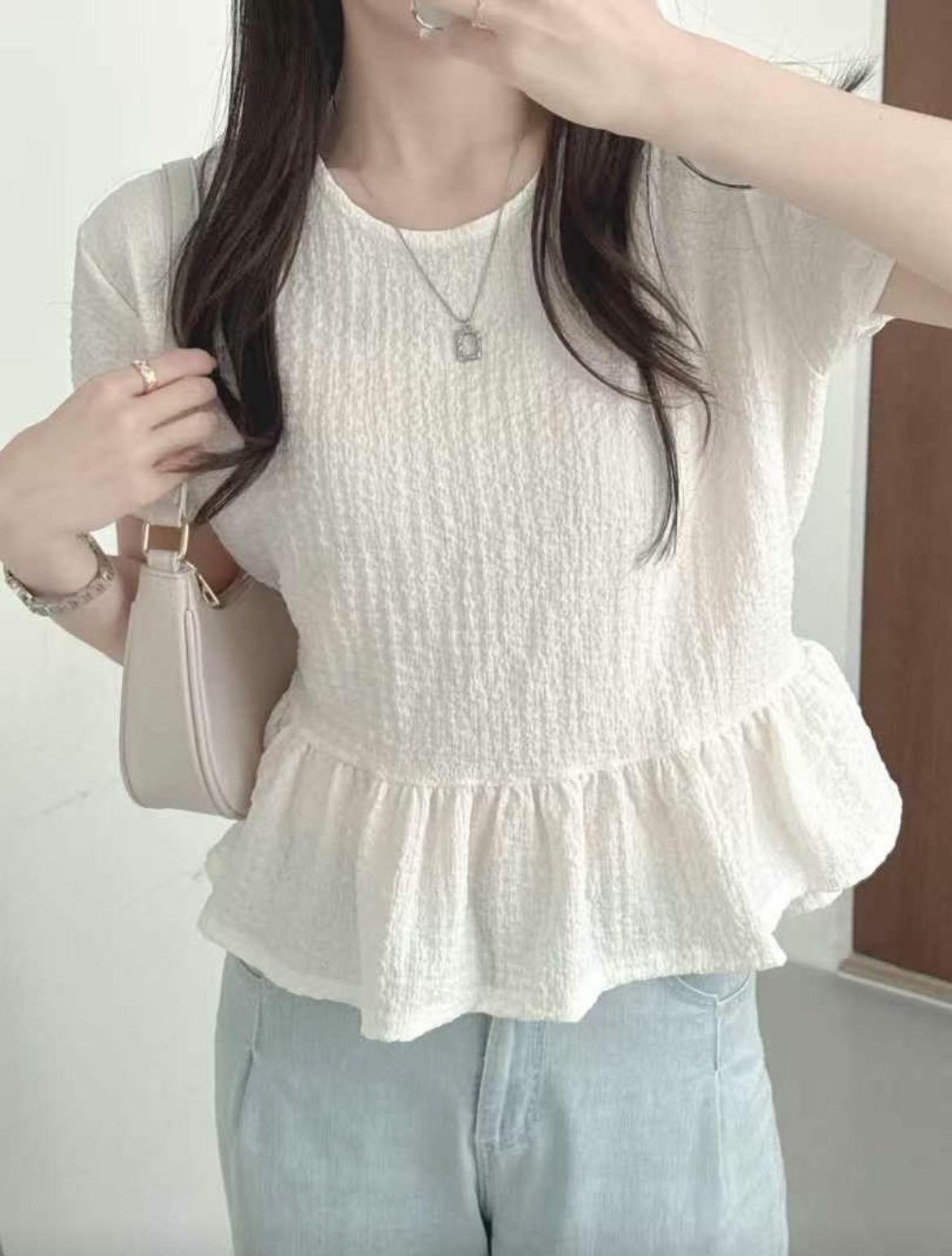 ❥ 荷 葉 擺 邊 後 綁 帶 上 衣 。 