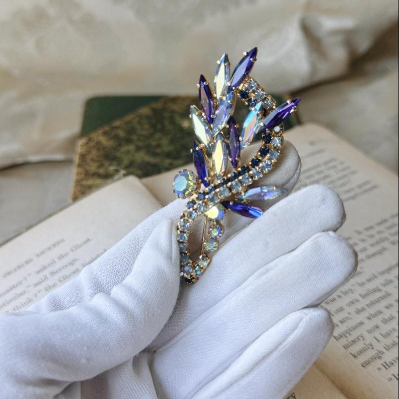 Vintage Mid-Century Designer Quality Lavender Aurora Marquis Brooch(MT2404)
