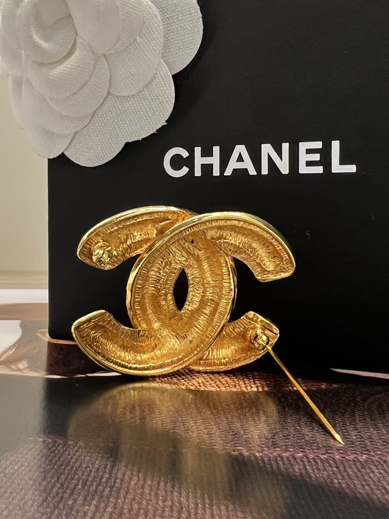 Chanel CC Logo Gold Brooch