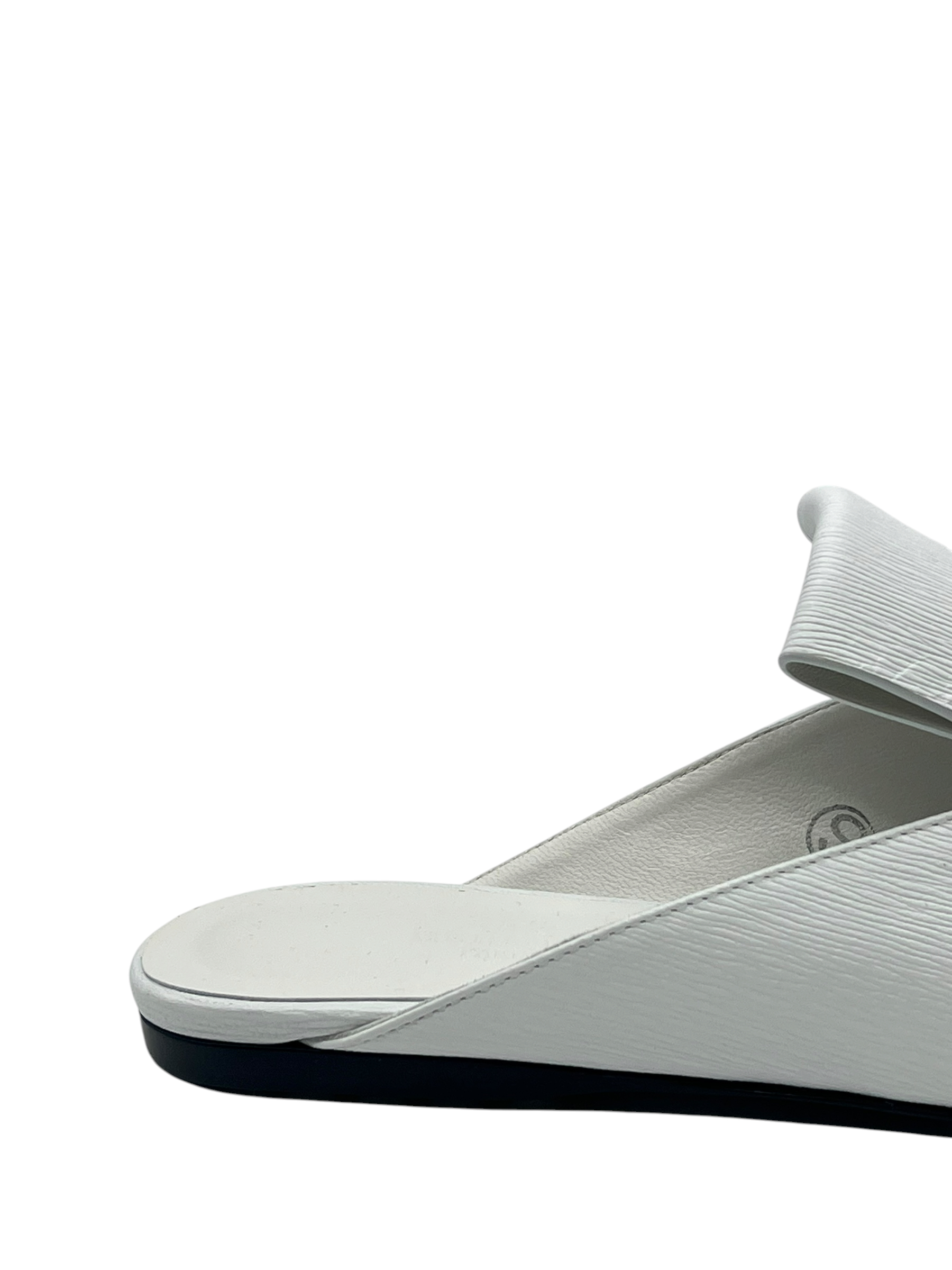 Pre-Owned HERMÉS Eloge Mules Chèvre Liegee Blanc / Product Code: 26052006