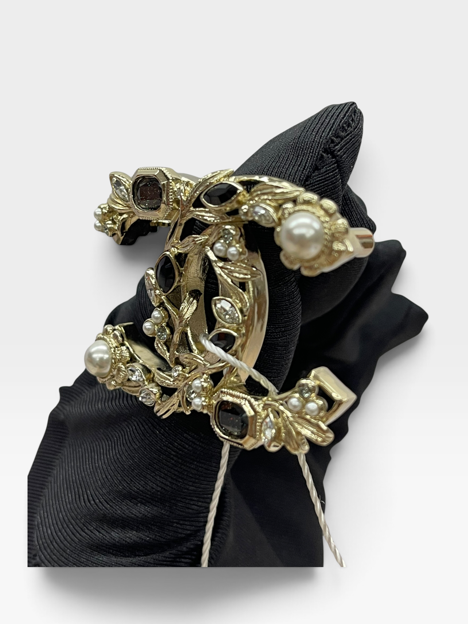 Pre-Owned CHANEL CC Floral Leaf Pearl and Crystal Brooch / Product Code: 091405