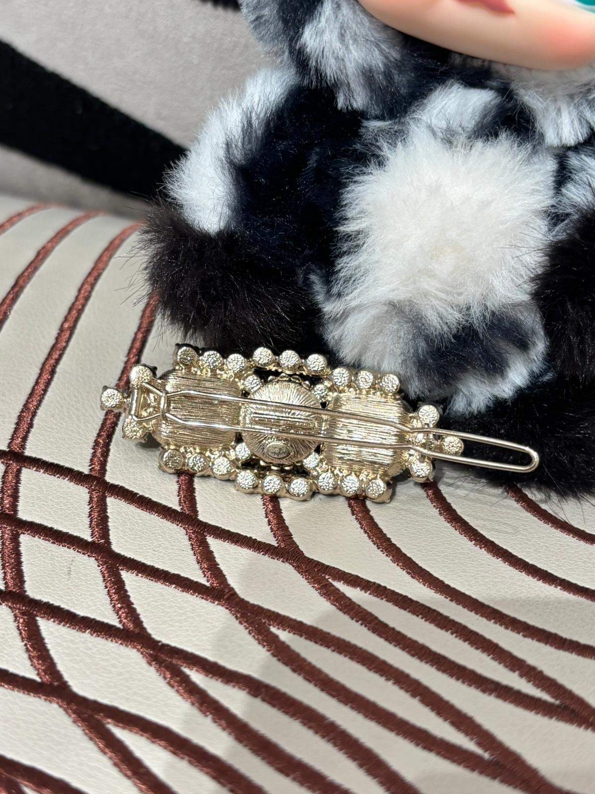 Chanel Hair Clip 100%Authentic, 98%New