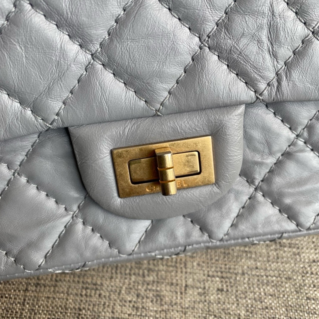 【預訂貨品】Chanel淺灰郵差包