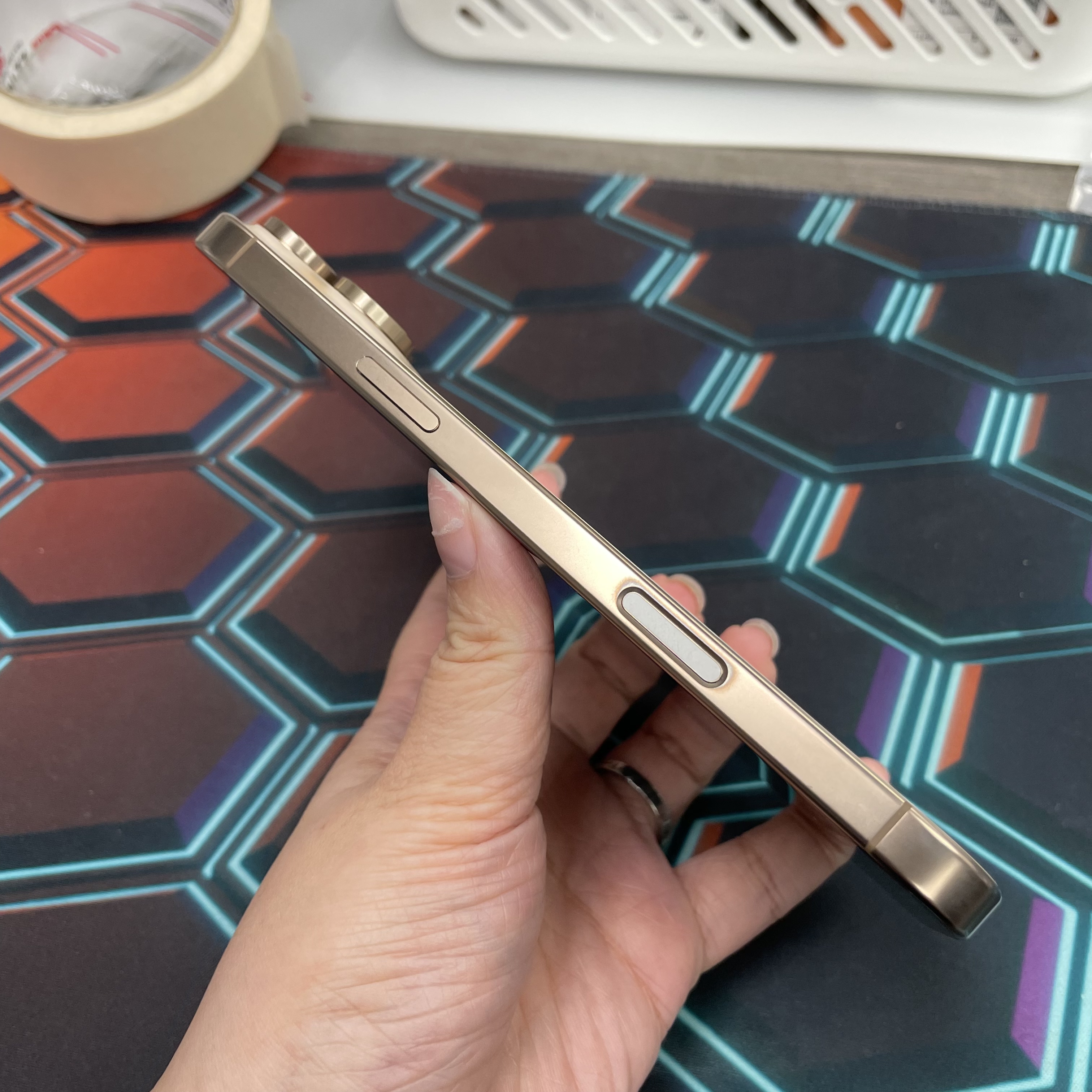 *7681 16 Pro max 完美機 256GB 電86 沙色 gold