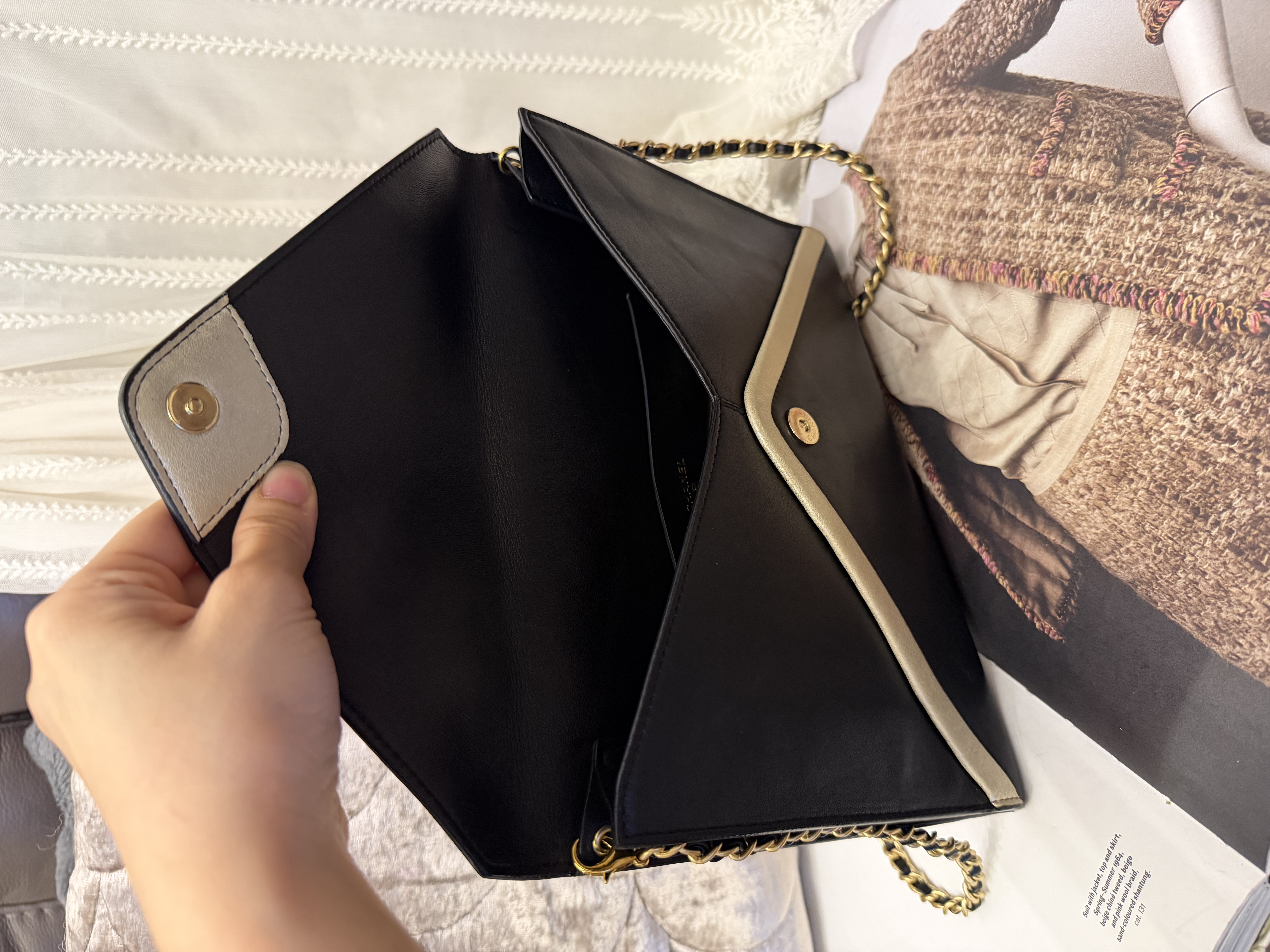 chanel cc black ENVELOPE flap clutch black lamb GHW
