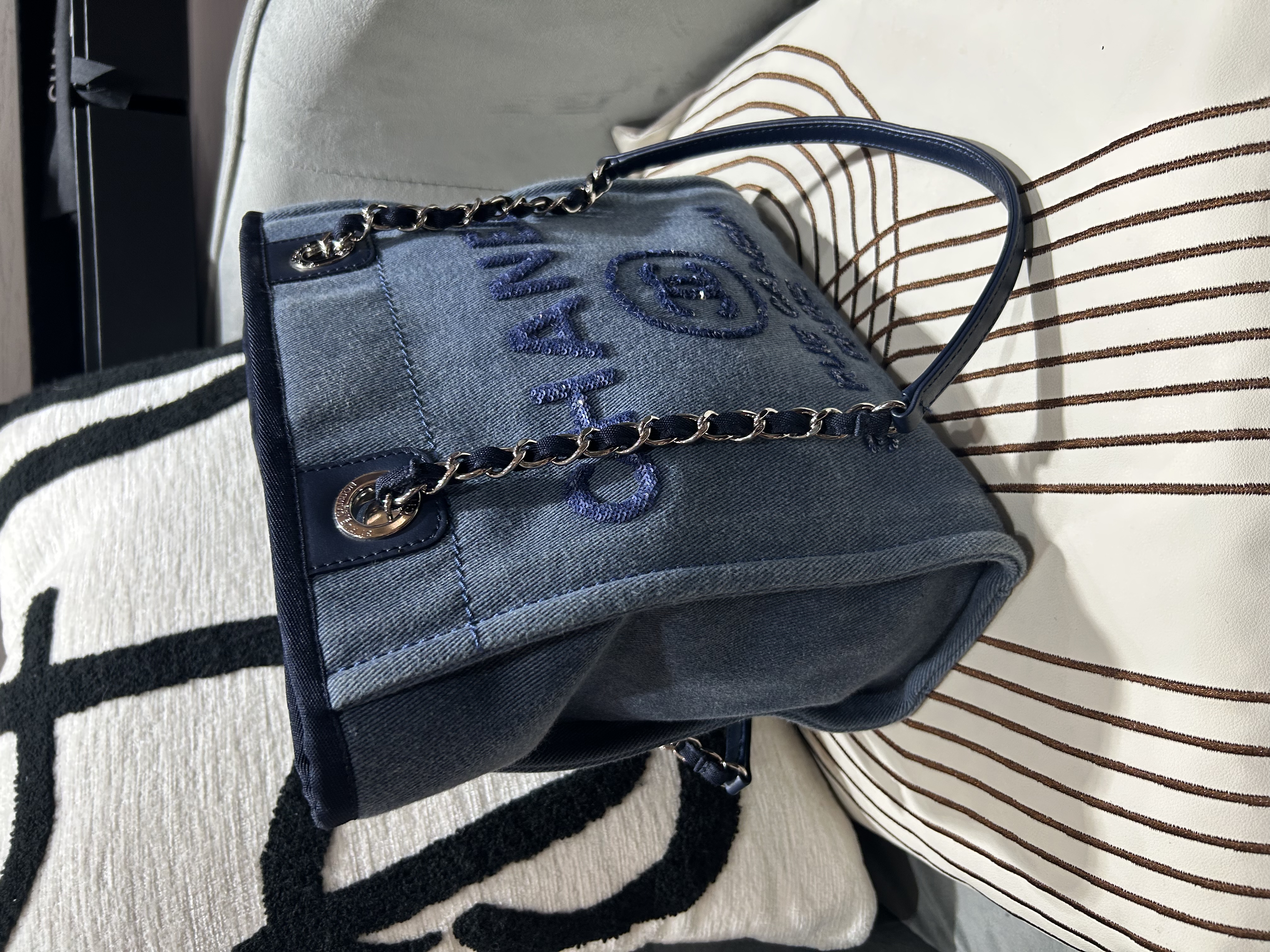 Chanel Denim Deauville Tote Bag Small 100%Authentic, 95%New ✅23Card✅Dust bag