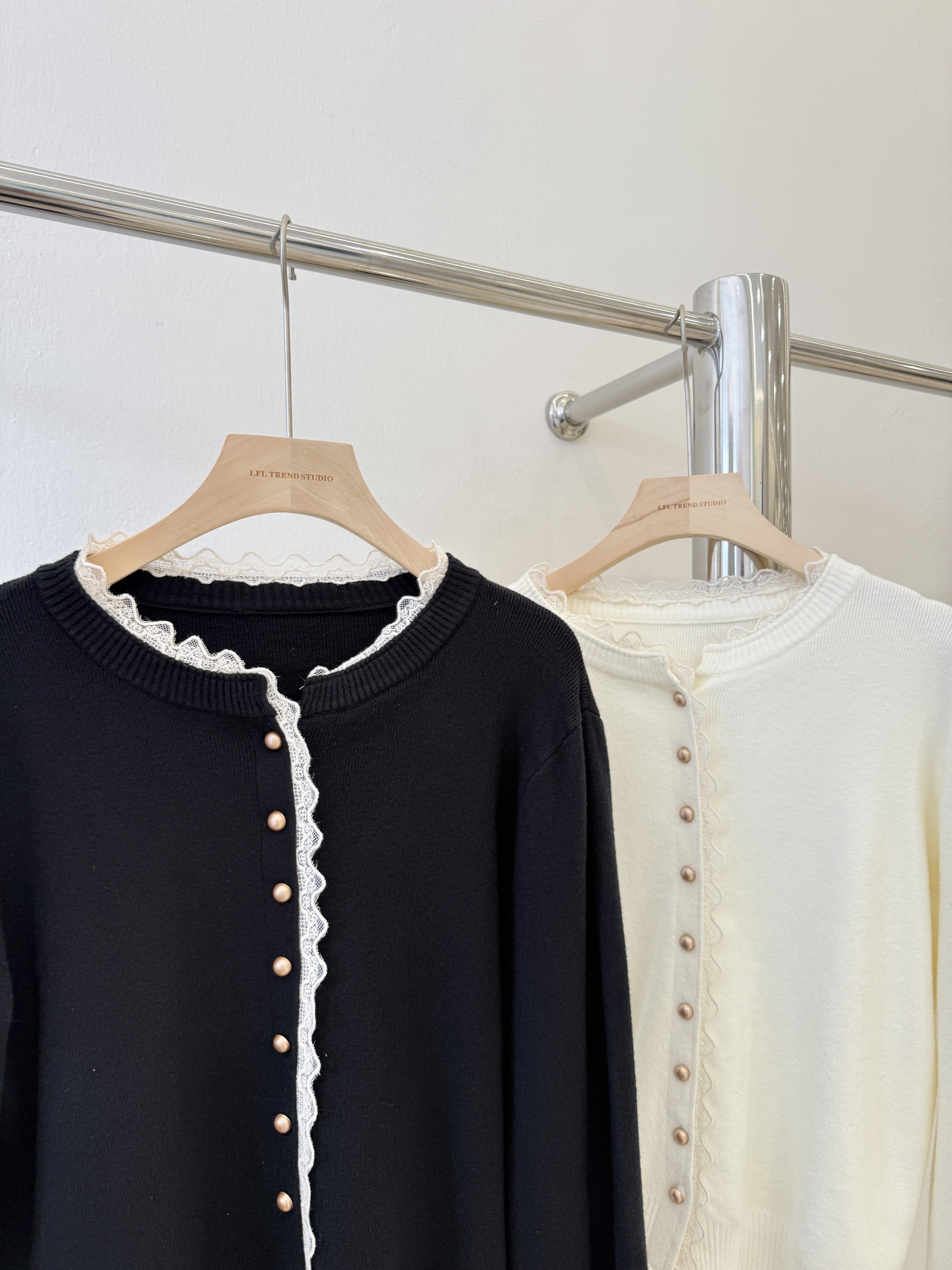 6839 温柔蕾丝花边拼接针织衫