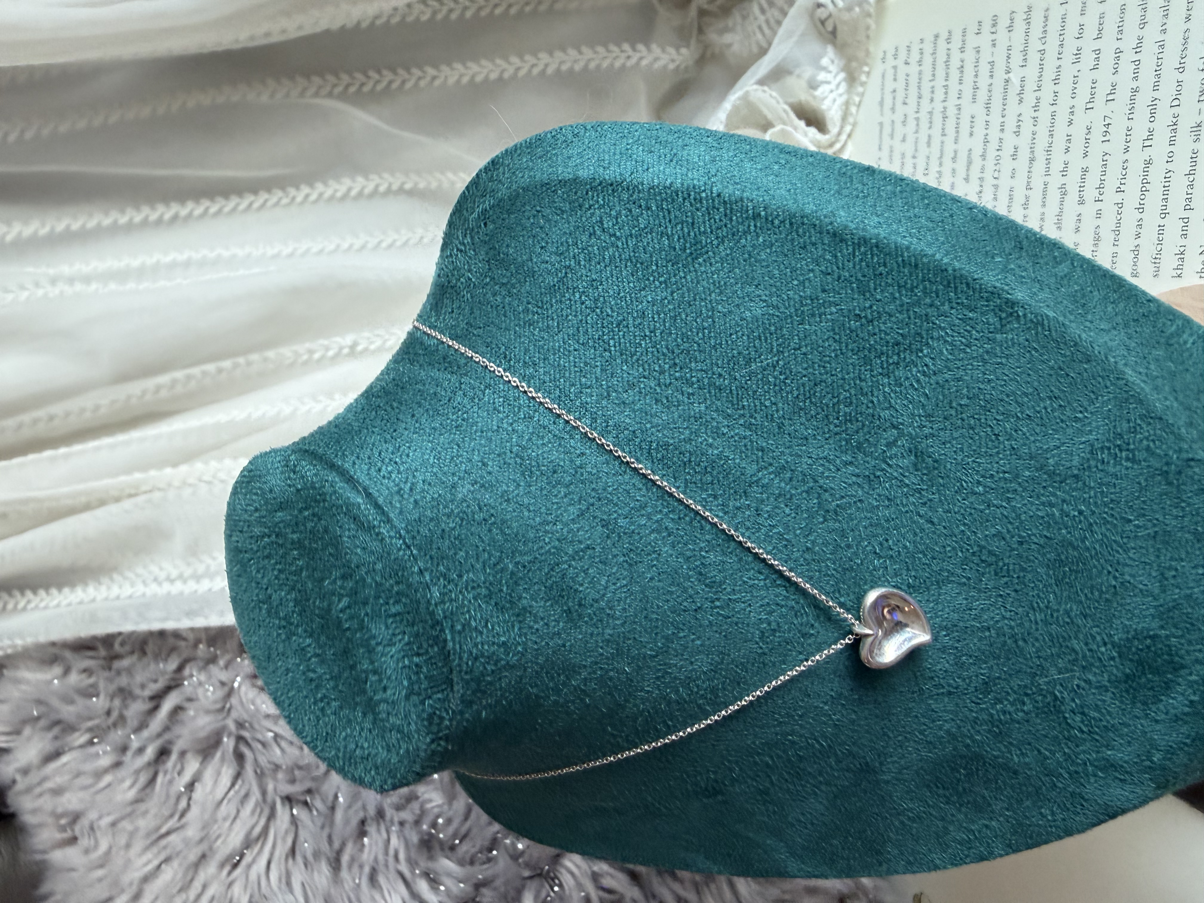 Tiffany & Co. Elsa Peretti Carved Heart 925 silver Necklace