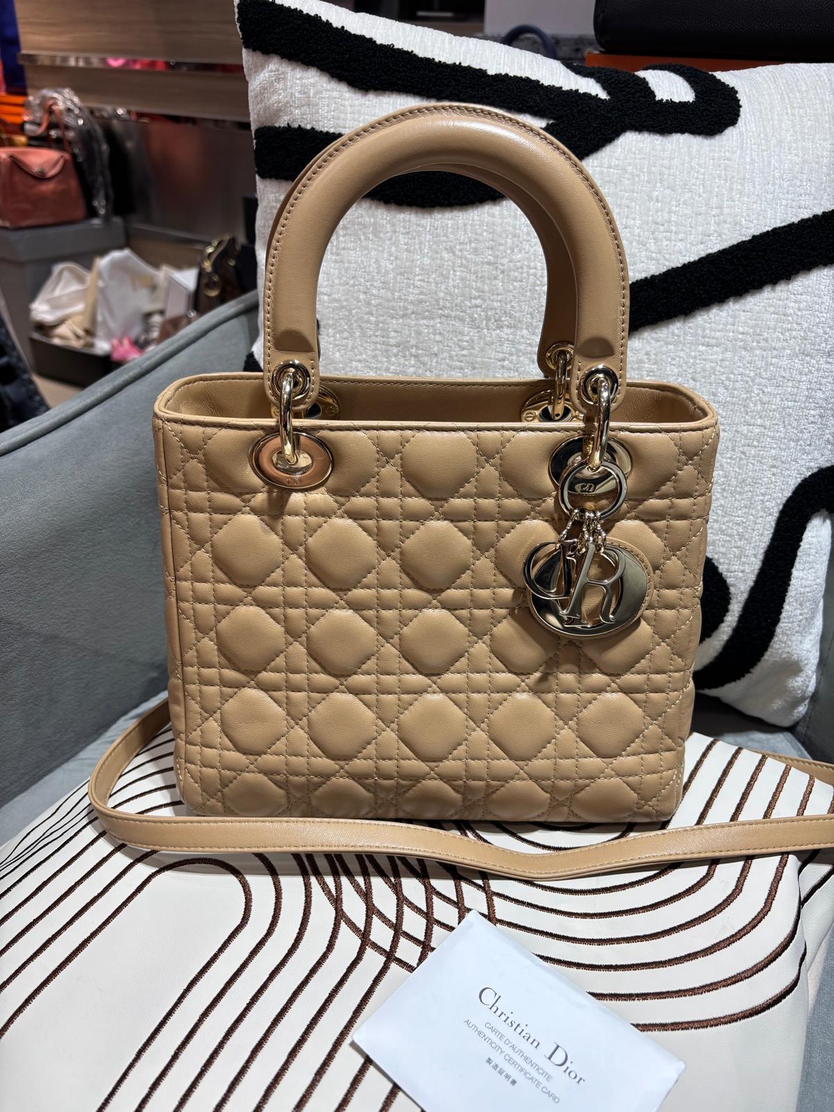 Dior lady Dior medium beige 100%Authentic, 98%new ✅ certificate card✅塵袋