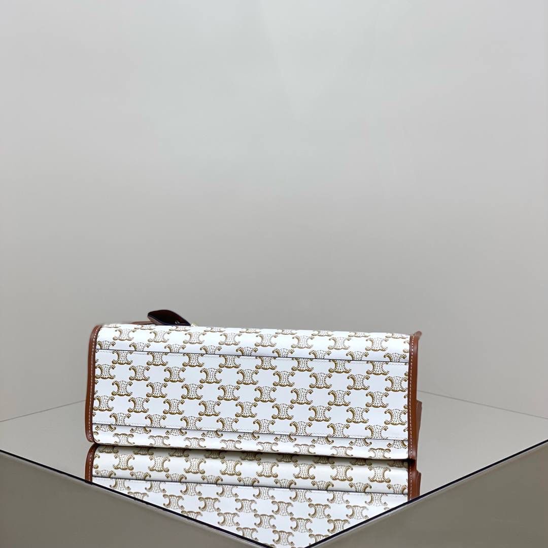 🔥大货实拍图 𝗖𝗘𝗟𝗜𝗡𝗘 ♥ 𝗖𝗔𝗕𝗔𝗦 𝗧𝗢𝗧𝗘小号 型号：199742 尺寸：35*22*7cm 适合通勤以及日常背，百搭耐看型选手，盲冲不出错😍💕