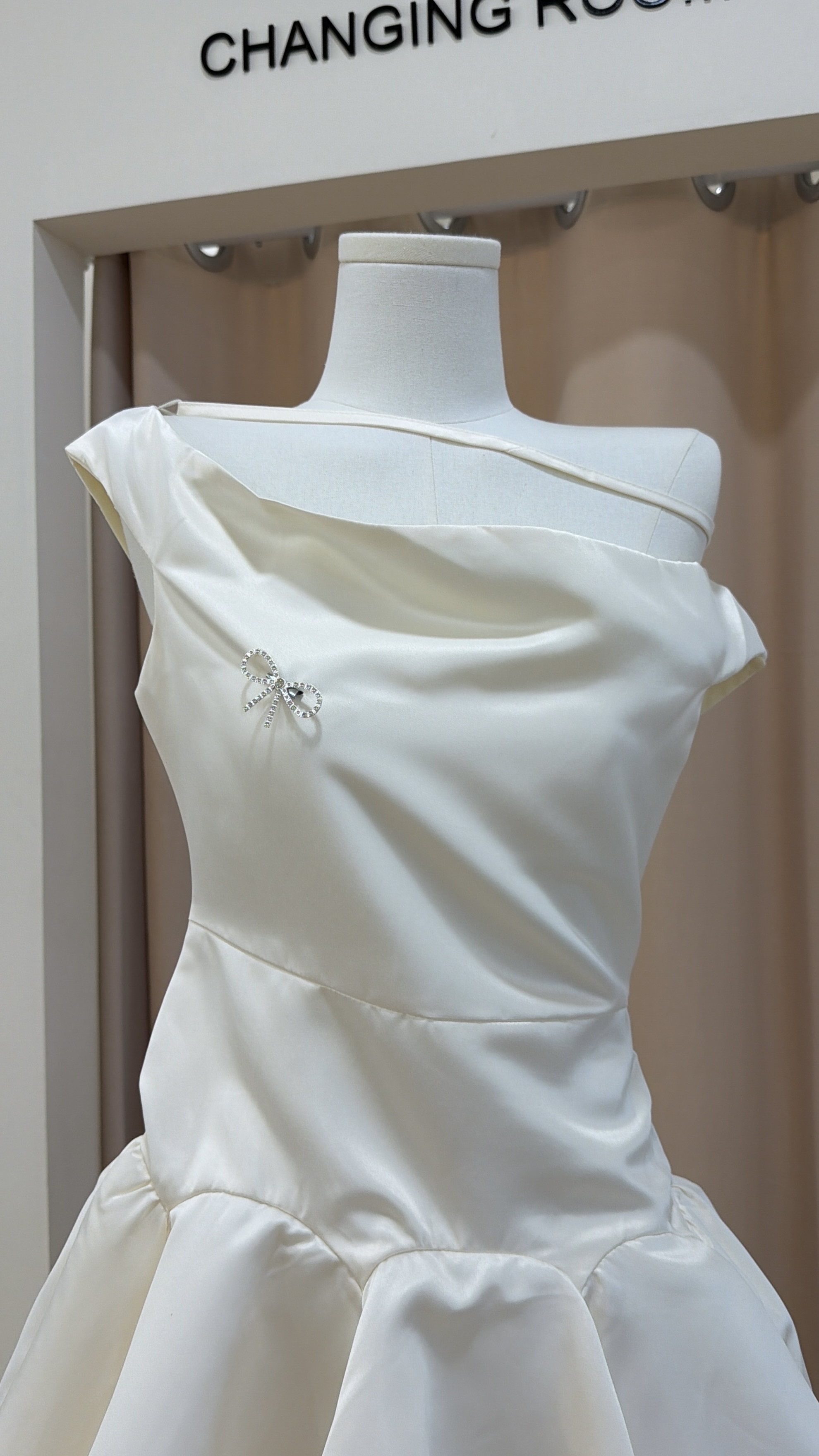 516一字领连身裙