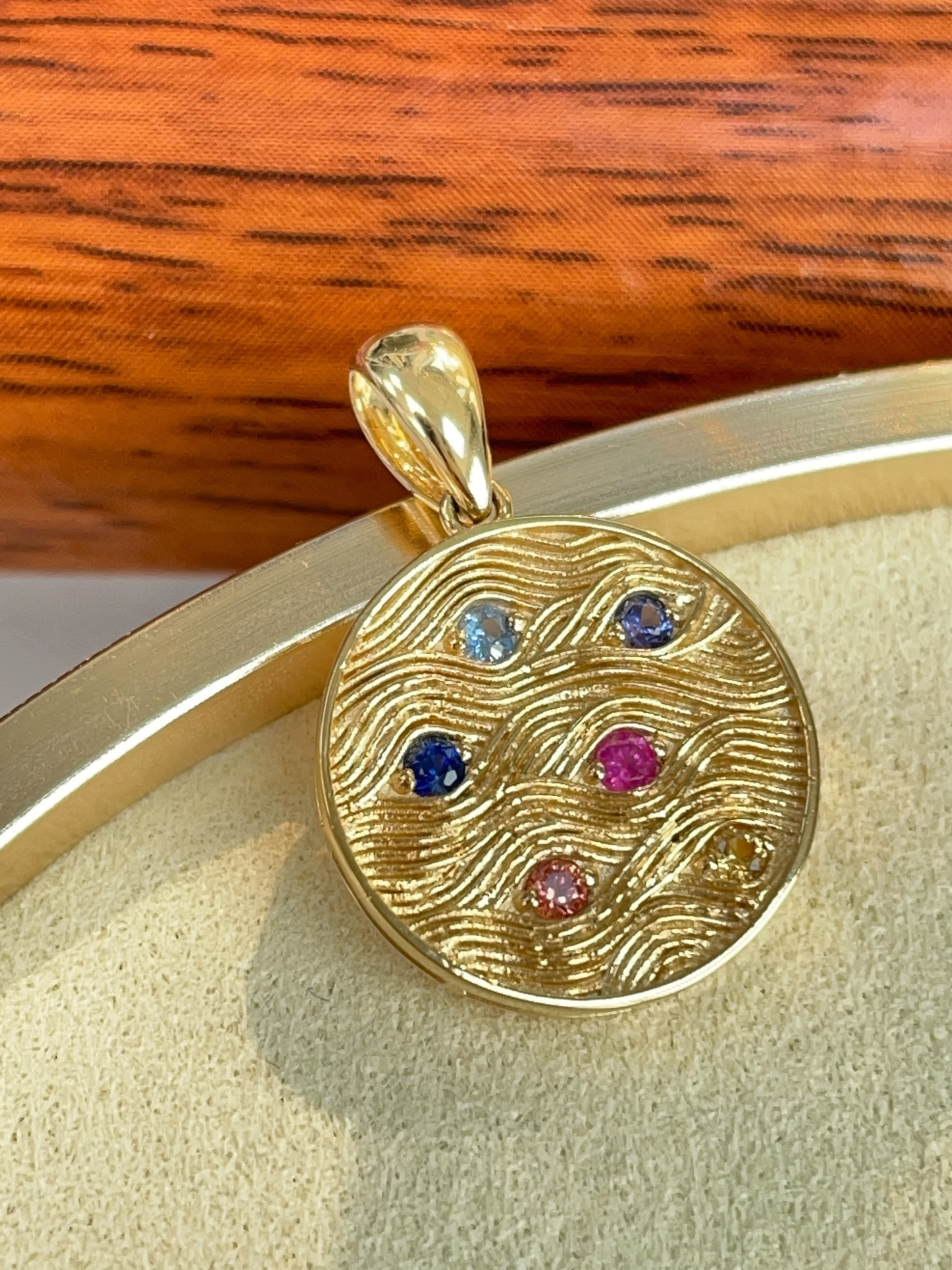 Ocean Wave Multi-Sapphire Gold Disc Pendant N031270