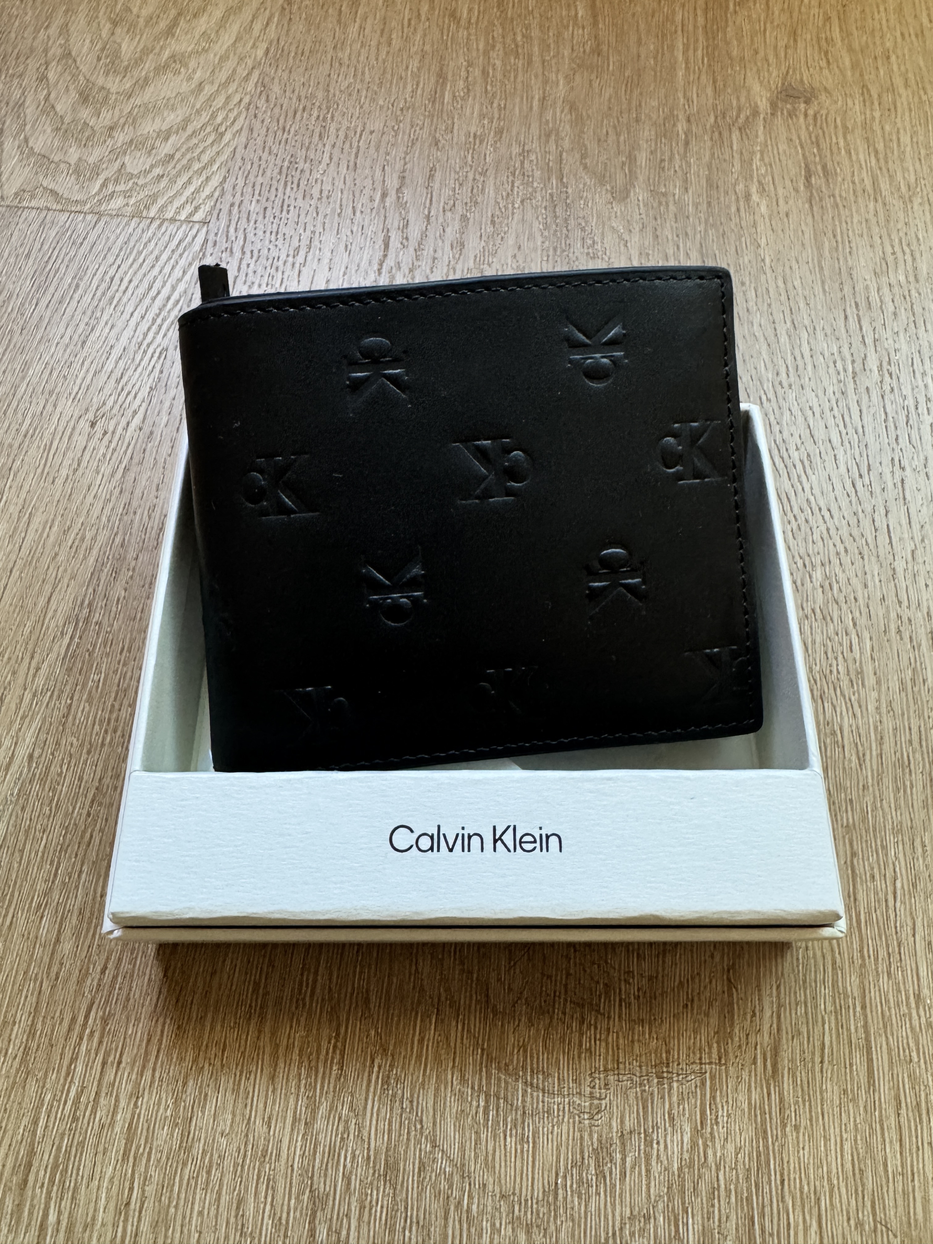 Calvin Klein Logo壓花皮銀包（香港現貨）CK2274