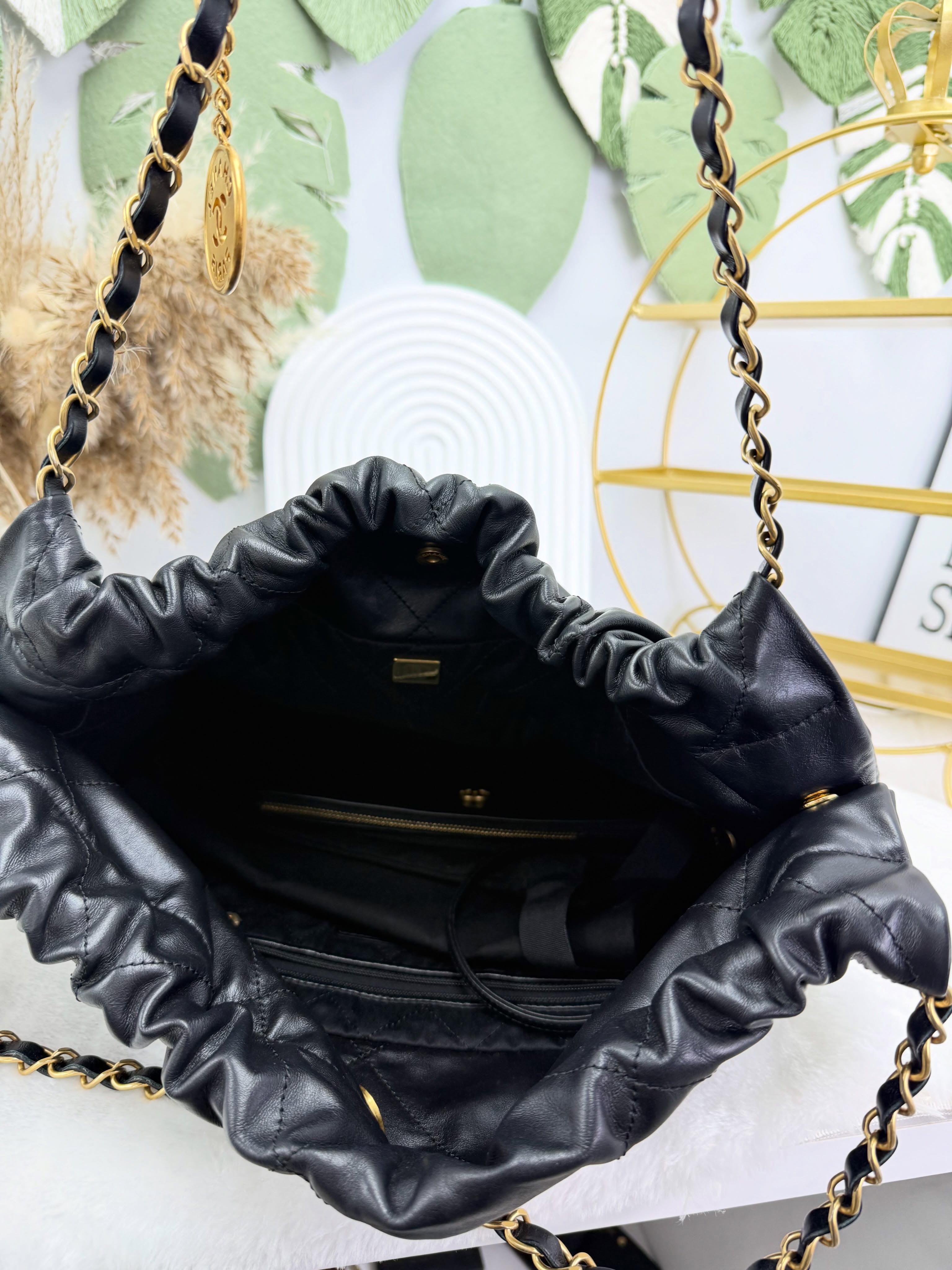 Chanel👜 PRE OWNED 🛍️🖤22bag Medium 黑金 有塵袋💼