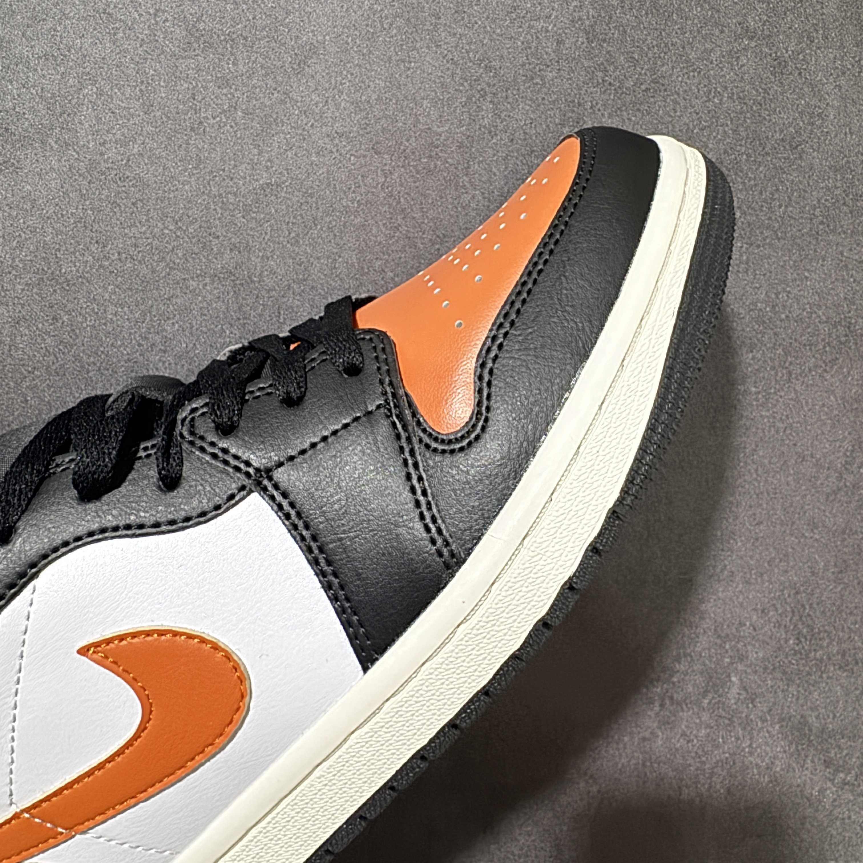 Nike Air Jordan 1 Low AJ1 553558-081 