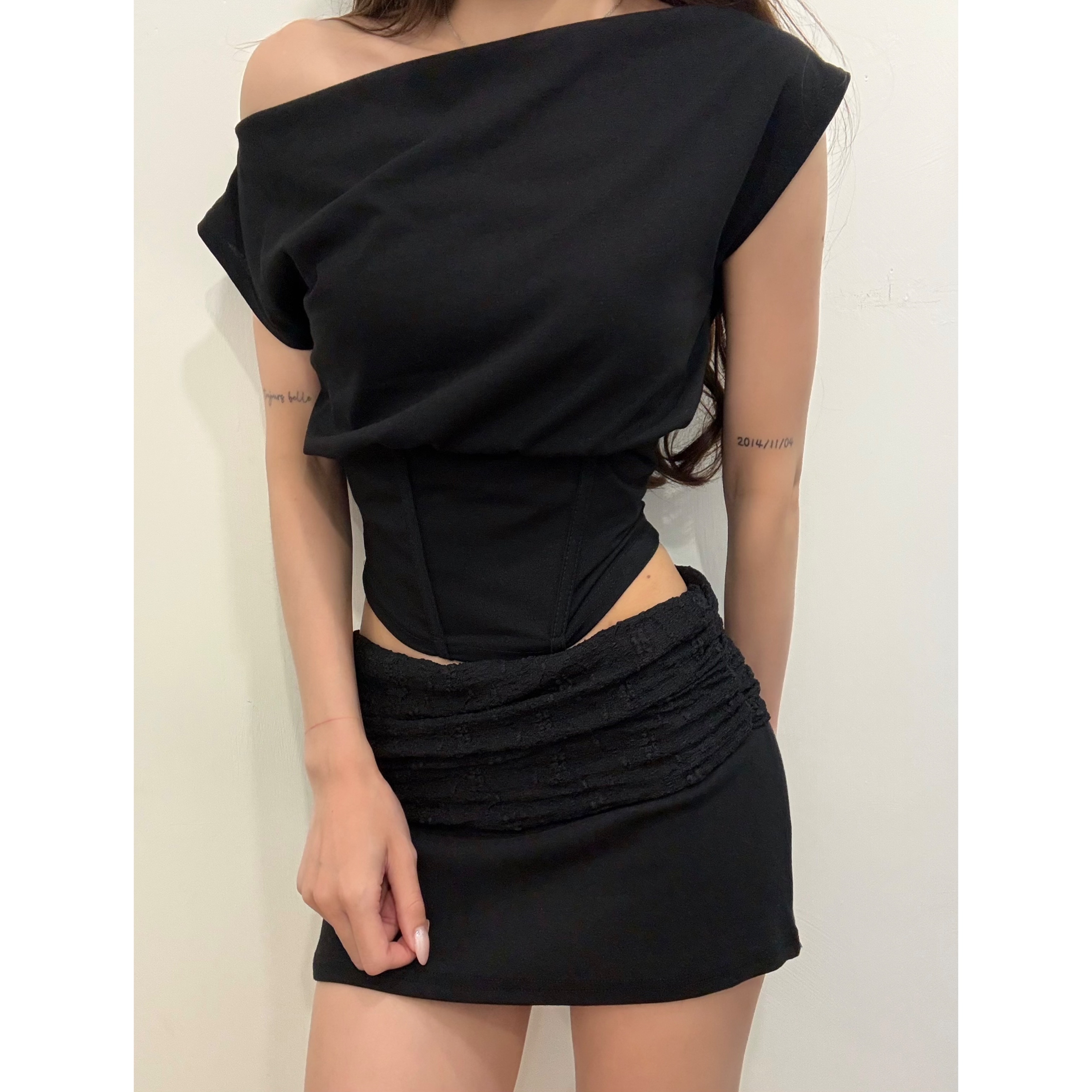 優惠價7月8截🩶2607I《O/S CORSET WAIST CROP》