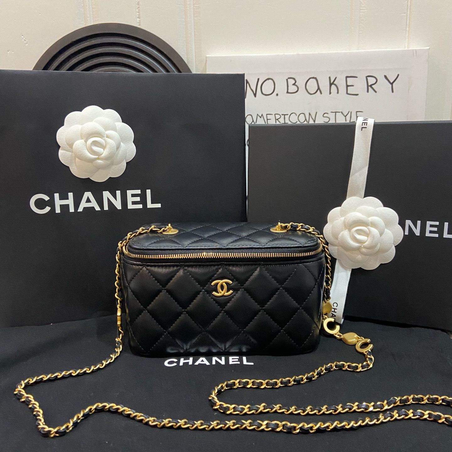 【預訂貨品】Chanel 黑金羊化妝包