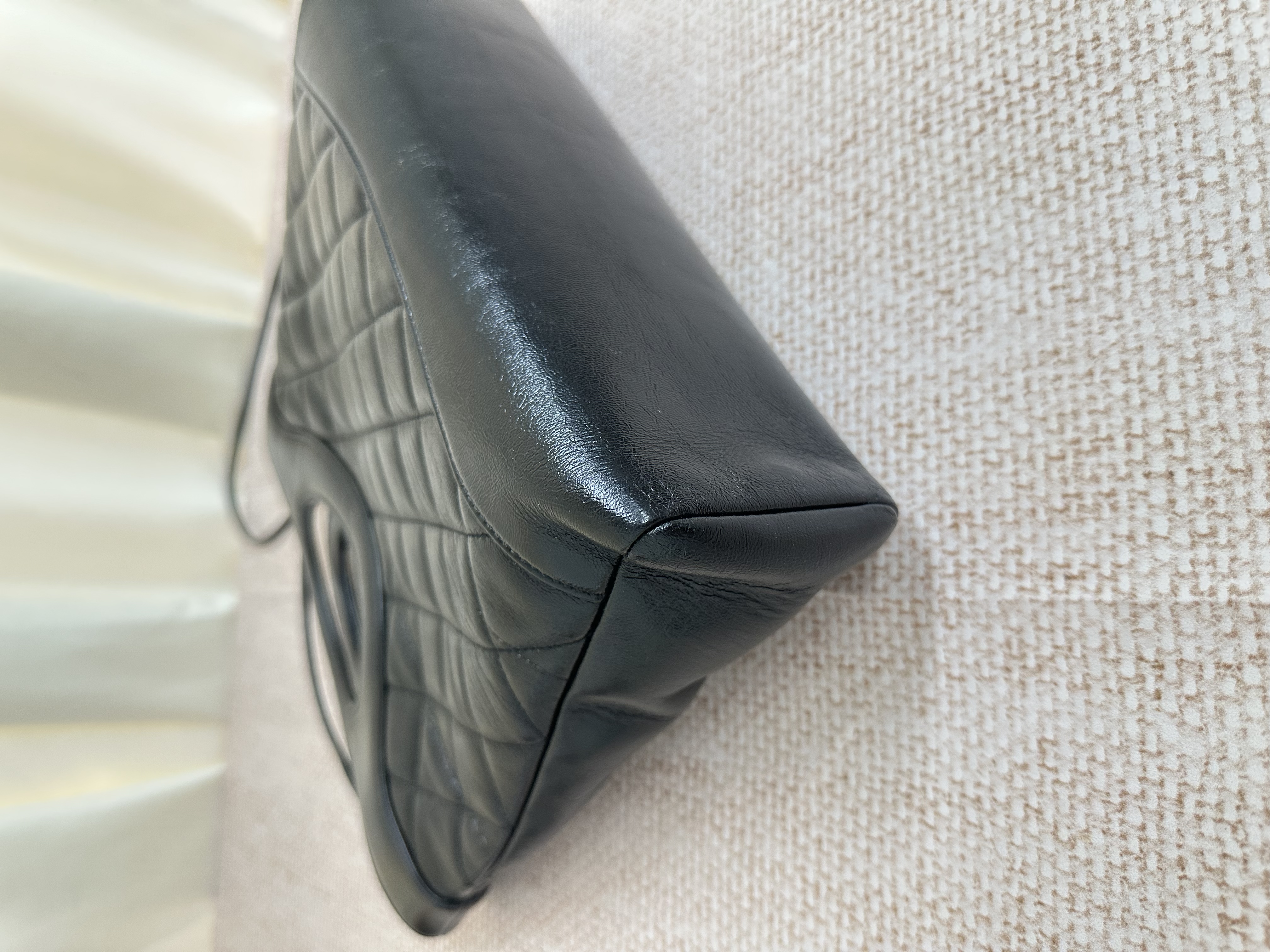 Pre-owned Chanel 31 Bag/ Product Code: 26041601