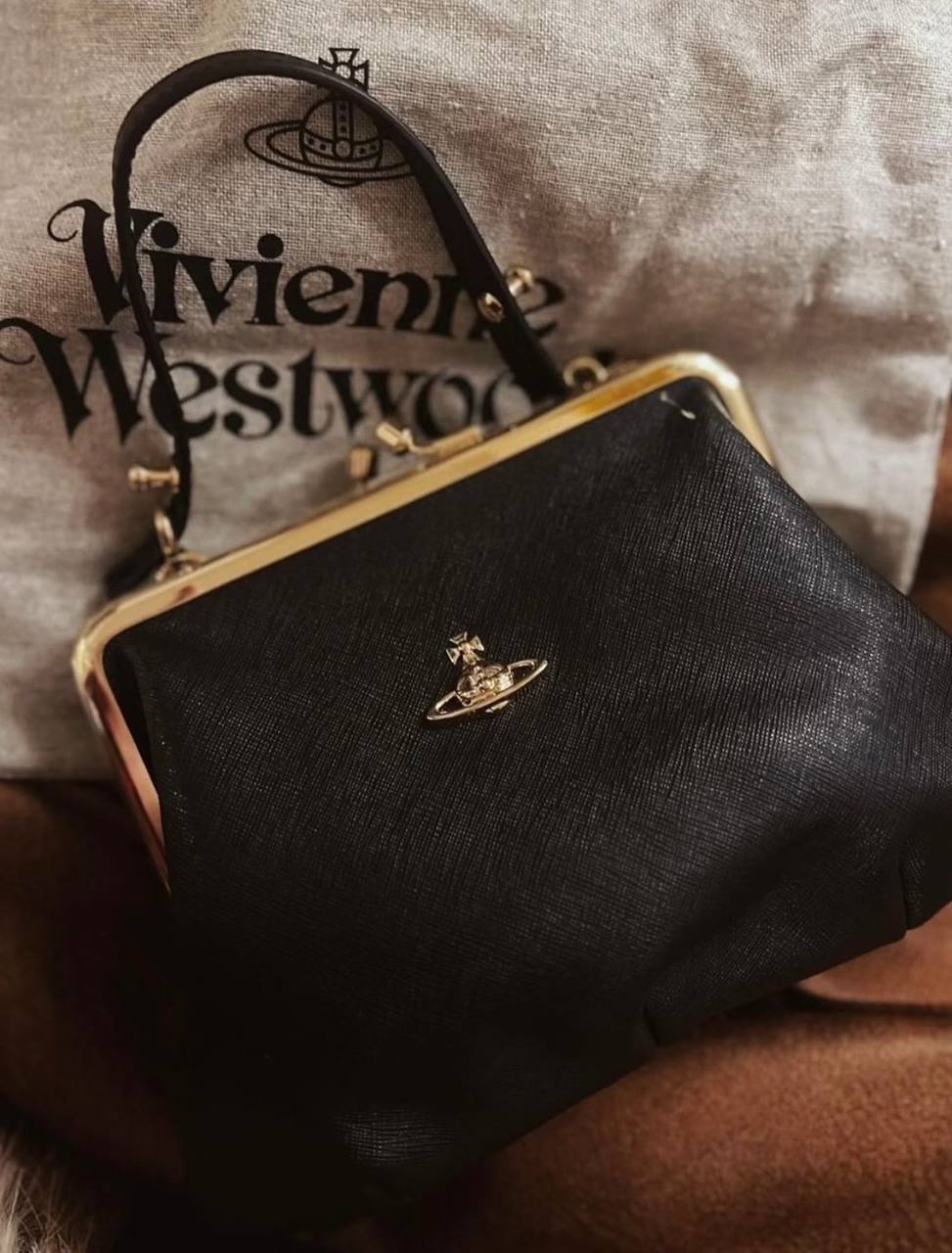訂貨🍒Westwood 牛皮黑金餃子袋  2用！ Size 22x17cm