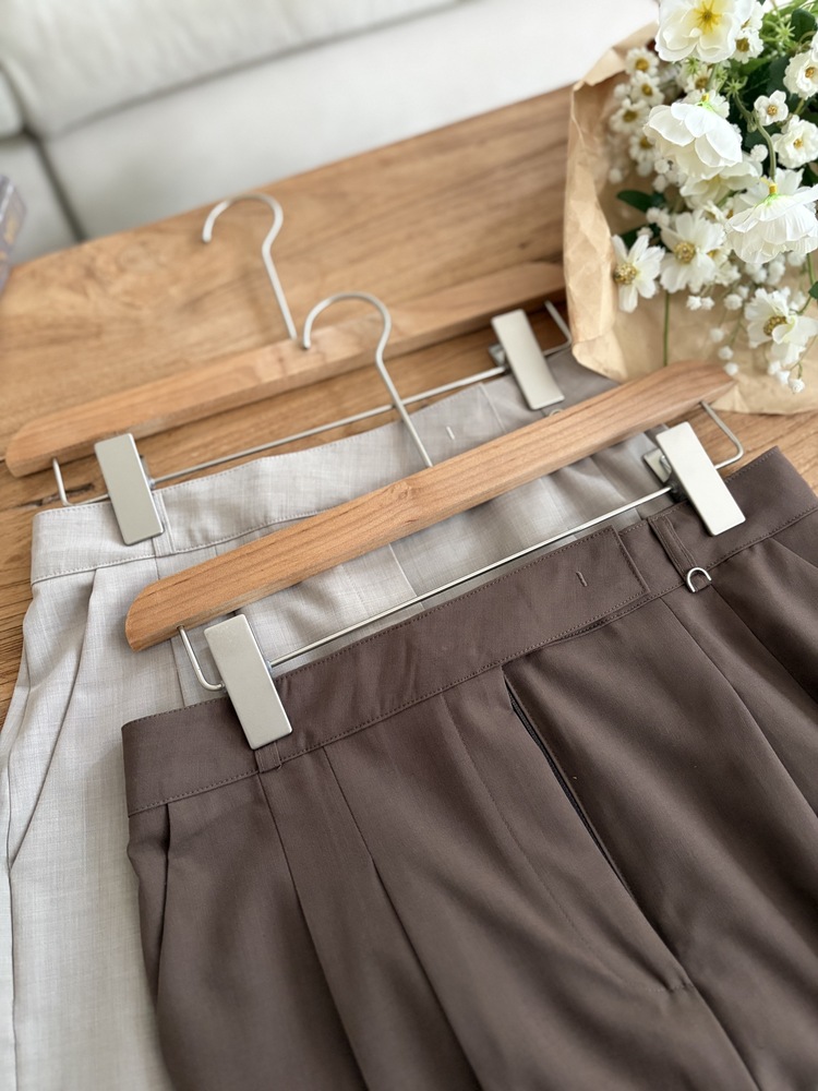 [極薄!] Strap Detail Pleated Pants (Oatmeal)