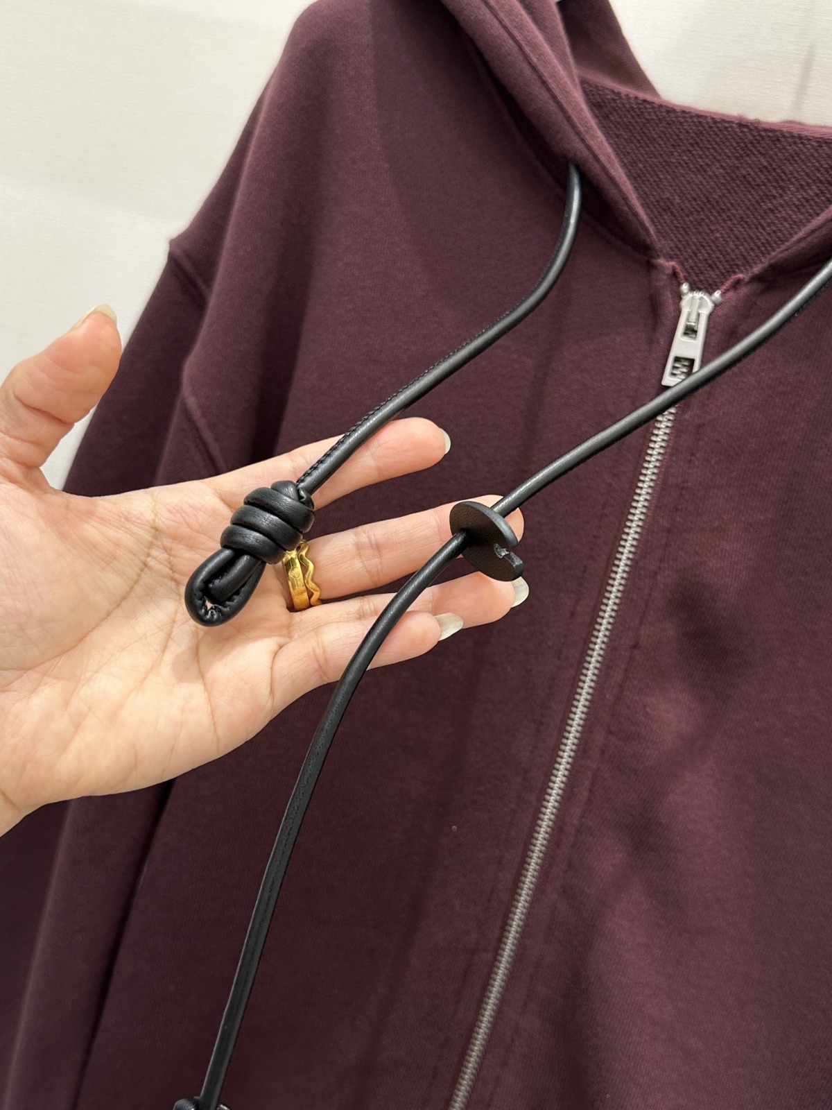 【頂級原單】LOEWE 皮質抽繩連帽拉鍊外套