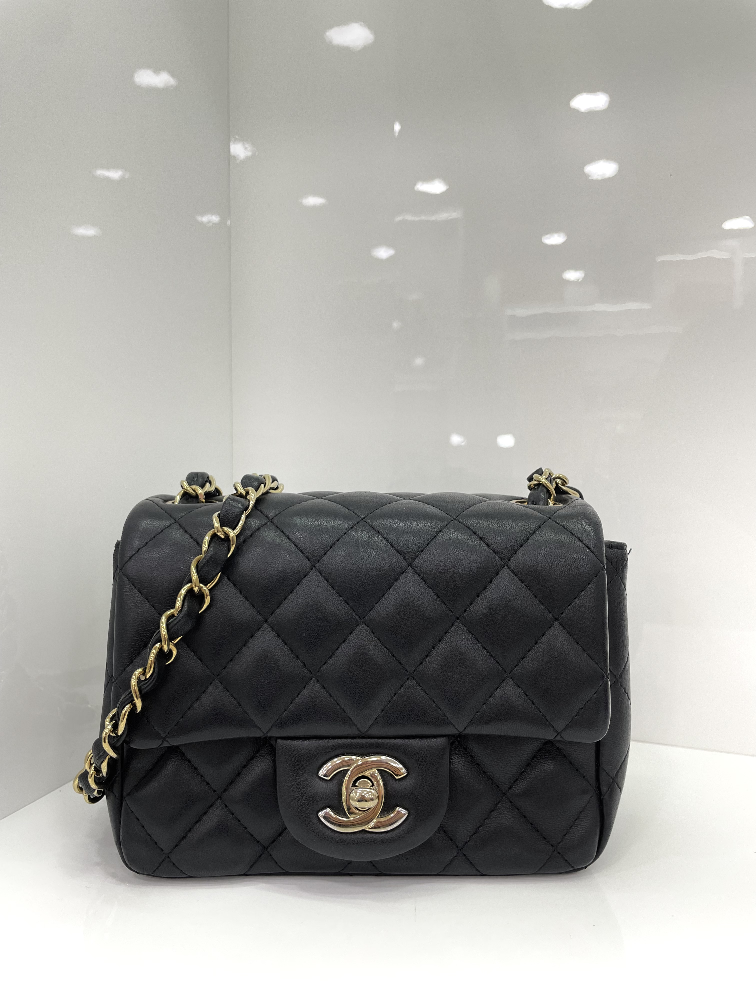 Pre-owned Chanel Flag Bag