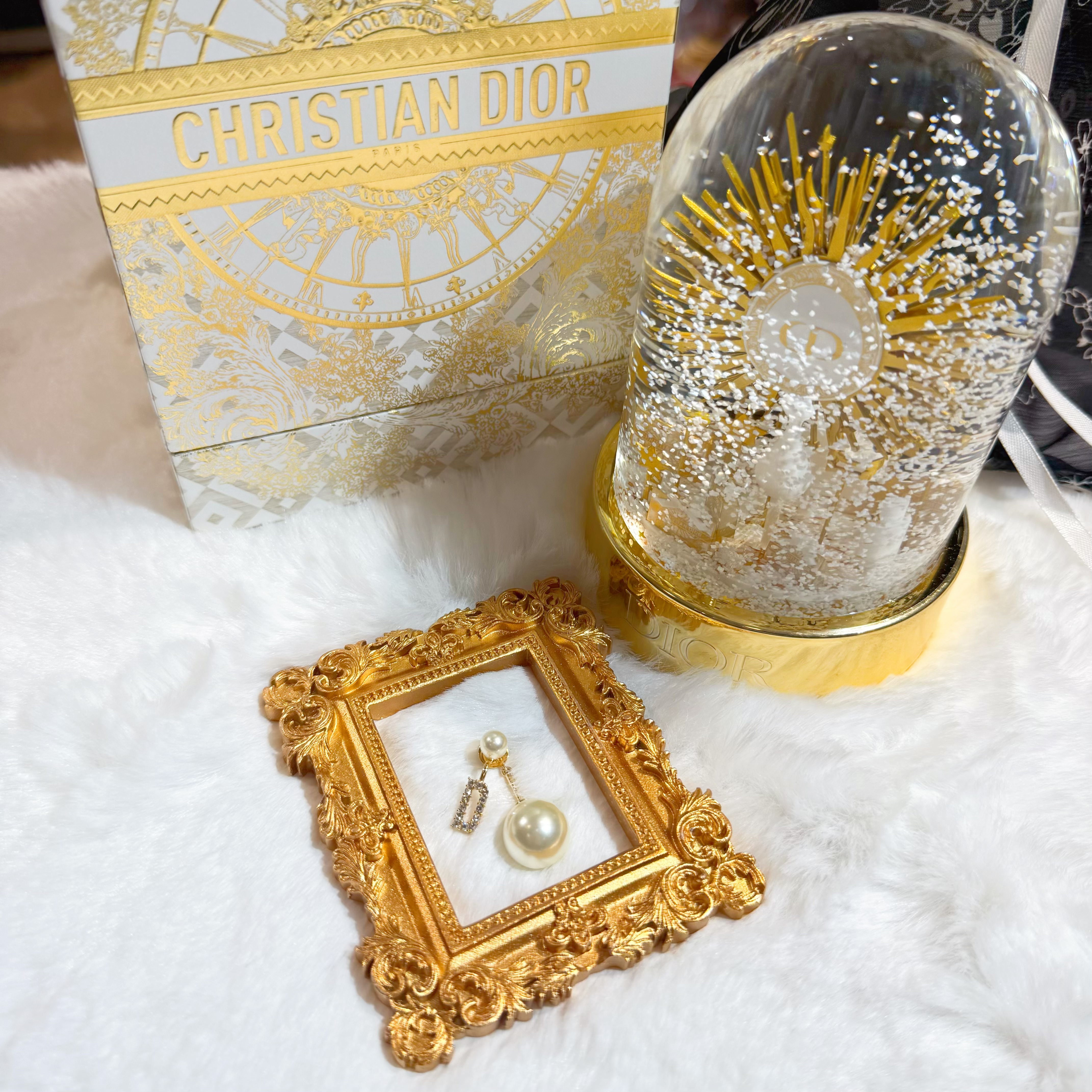 Dior earrings pearl/D