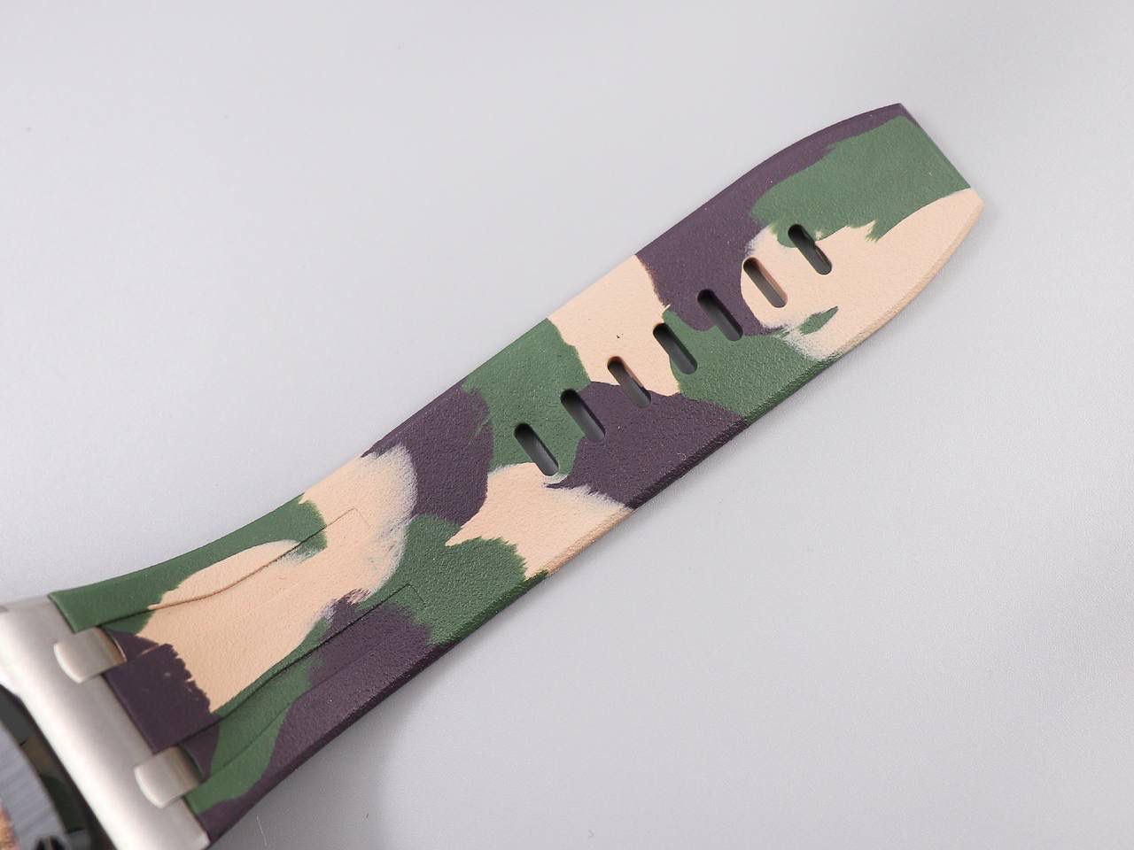 A P26400绿陶＂迷彩＂系列，直径44MM，钢壳绿色陶瓷圈绿色陶瓷按的把的！搭载订制版12H计时3126机芯，特制的顶级＂军绿迷彩＂橡胶带最强版＂26400＂系列🔥💯