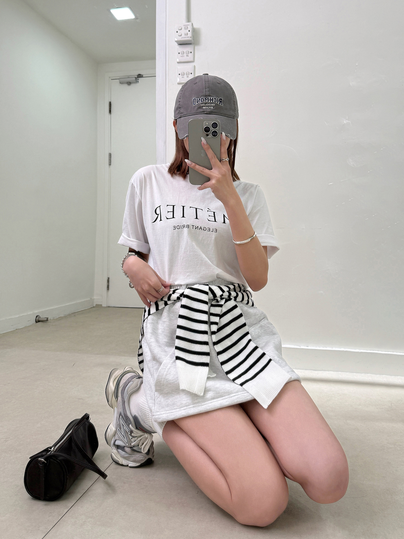 𝐁𝐚𝐬𝐢𝐜 𝐦𝐢𝐧𝐢𝐦𝐚𝐥 𝐥𝐞𝐭𝐭𝐞𝐫 𝐭-𝐬𝐡𝐢𝐫𝐭