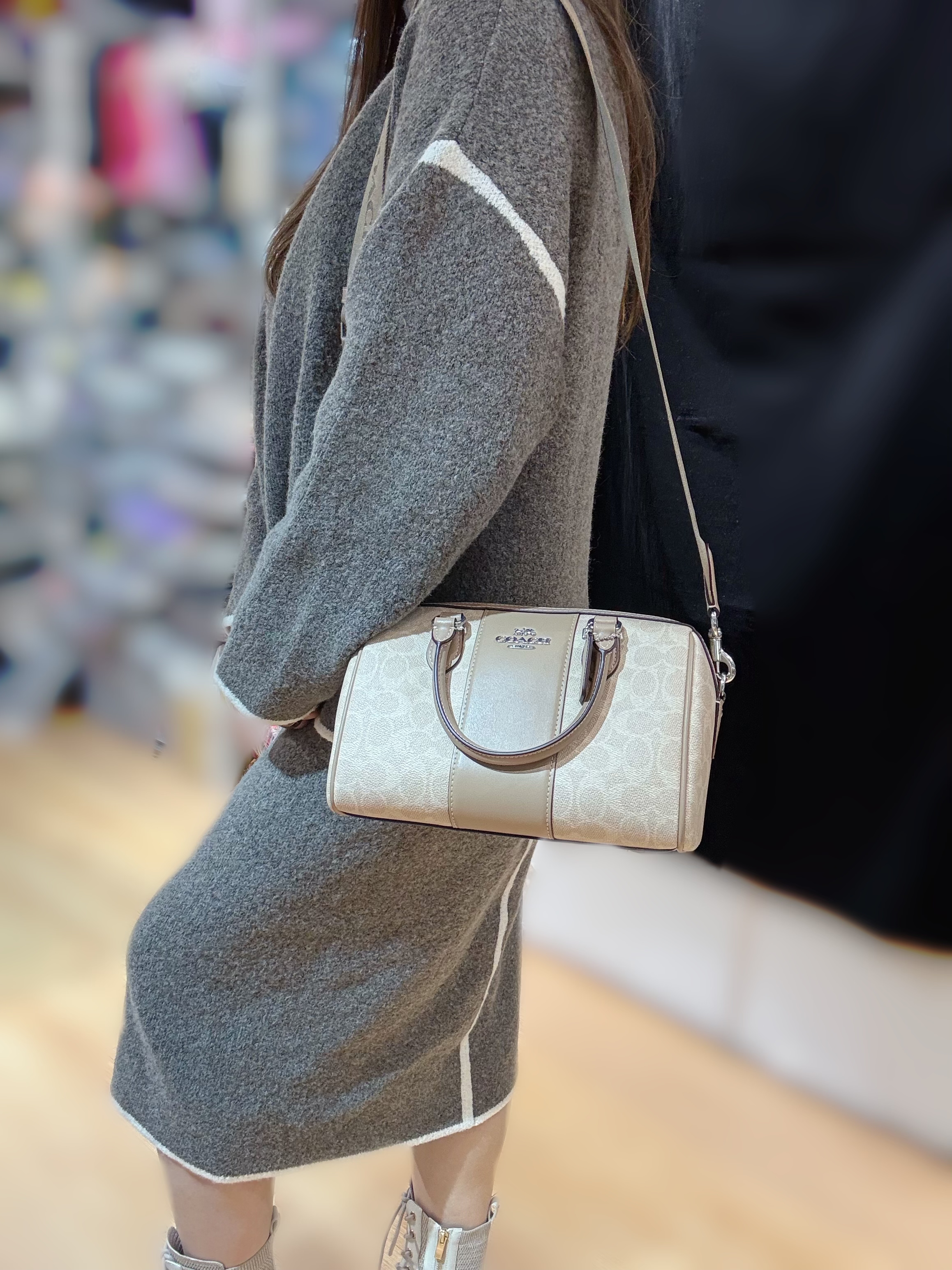 Coach Rowan crossbody milk tea/m