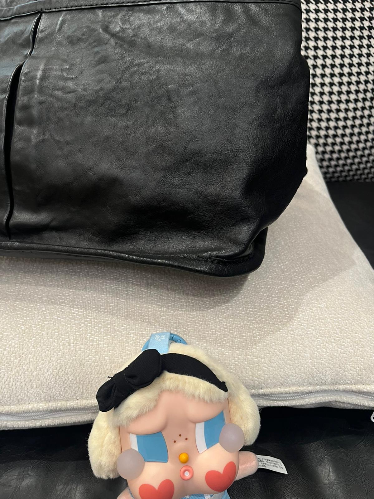 Chanel shoulder bag calfskin ,100%Authentic,95%new  ✅card✅dust bag  