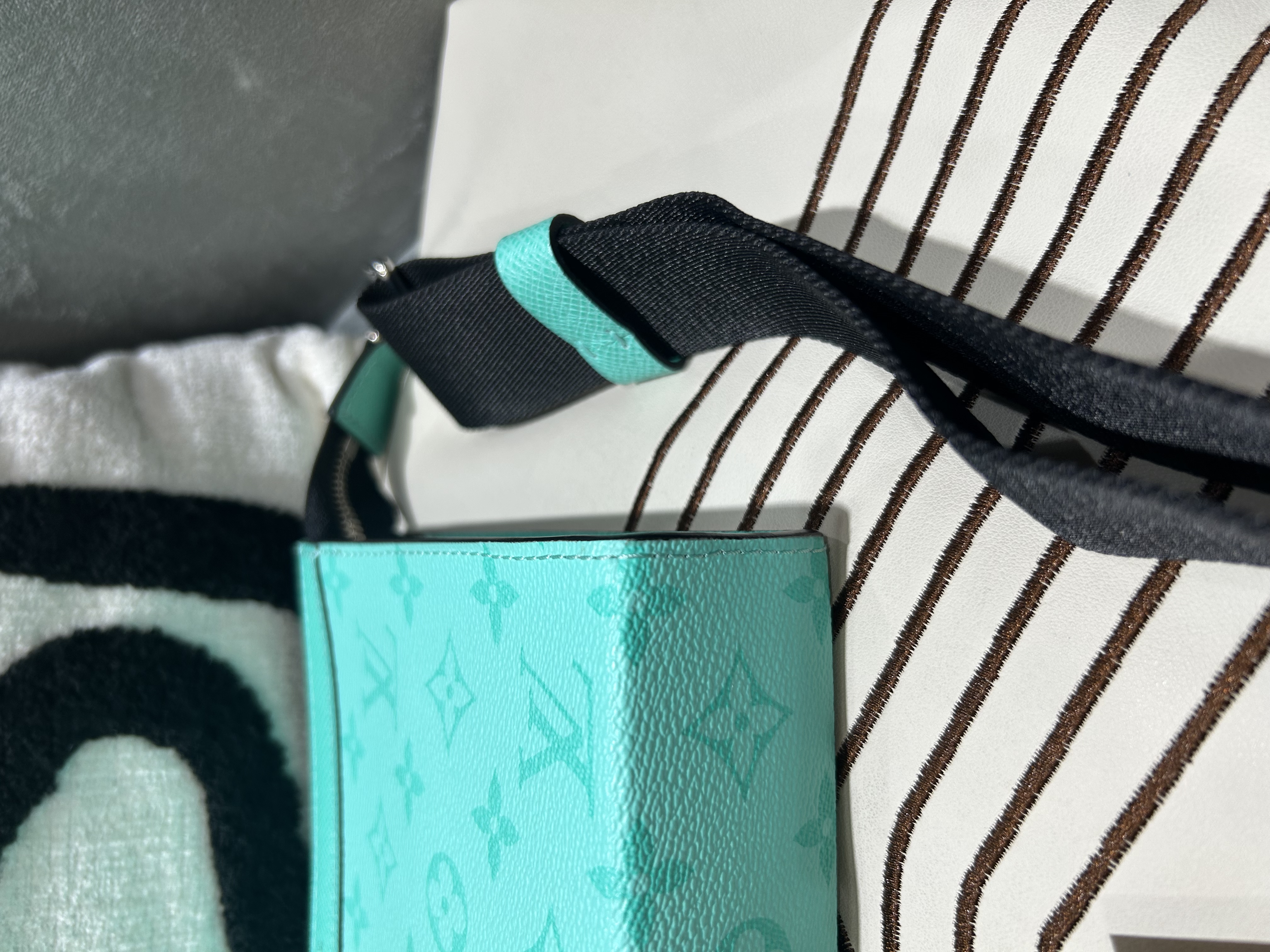 LV Taigarama Gaston Wearable Wallet Shoulder Bag M30934 限量色100%Authentic,  99new ✅專門店收據✅nfc✅ zip pouch ✅塵袋✅肩帶