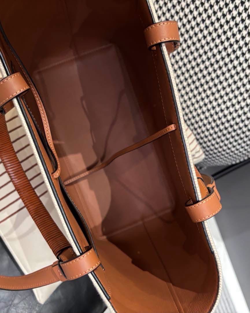 Loewe tote 