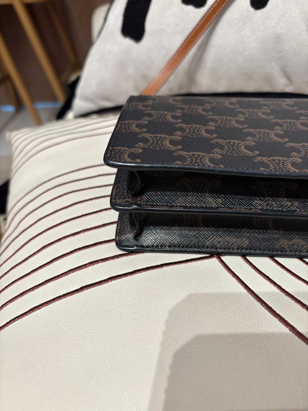 CELINE clutch with strap Triomphe Shoulder bag,100%Authentic, 98%new  ✅防塵袋 