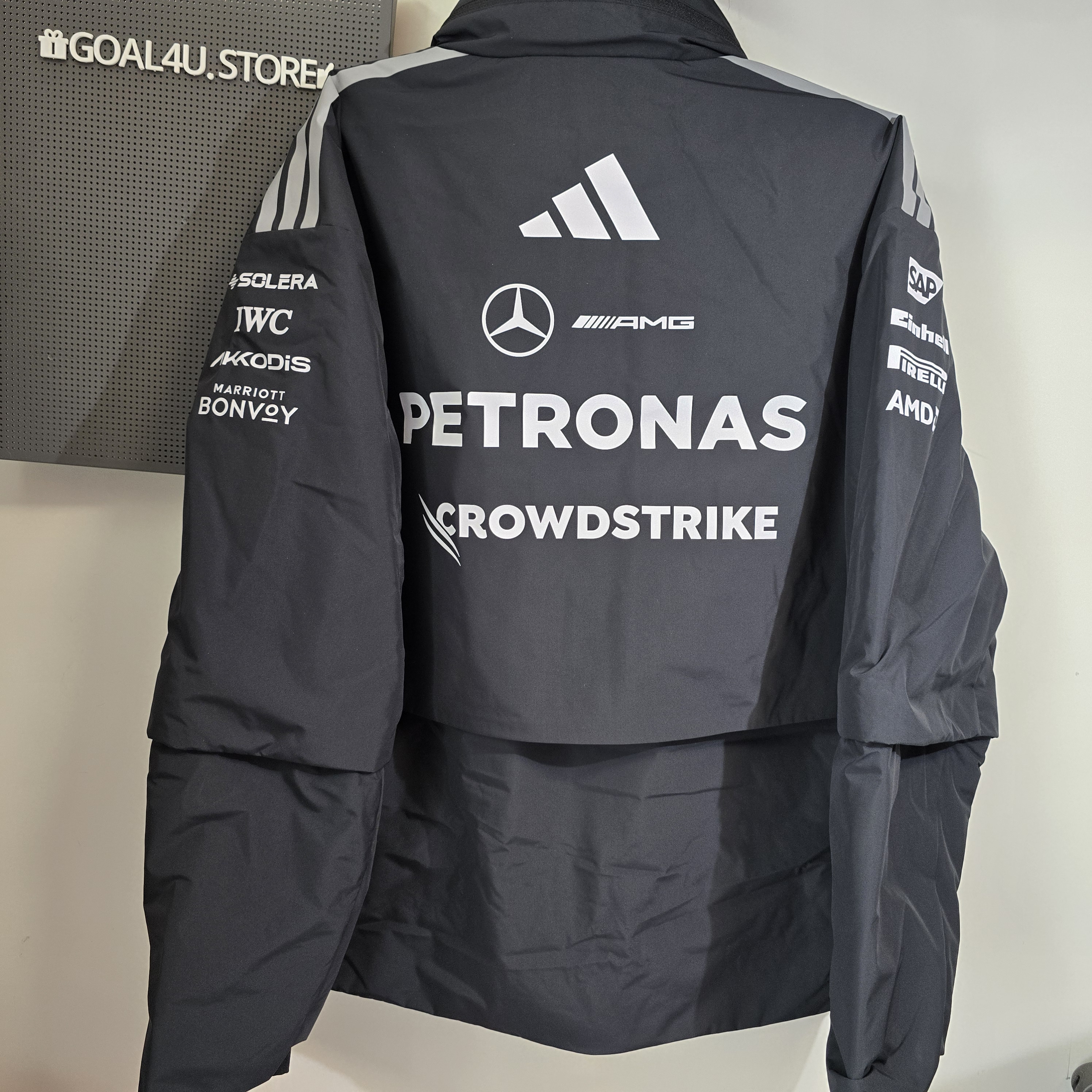 Adidas F1 Mercedes Benz 平治車隊 2026 黑色工程師外套 KE5552