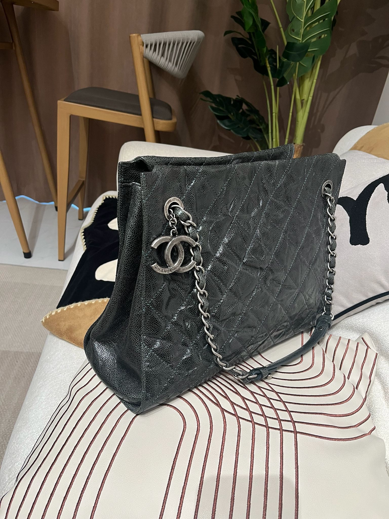 Chanel shoulder bag 牛皮復古銀扣 100%Authentic,95%new ✅貼✅dust bag