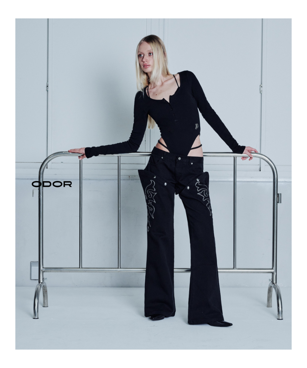 ODOR - Kaia strap button bodysuit