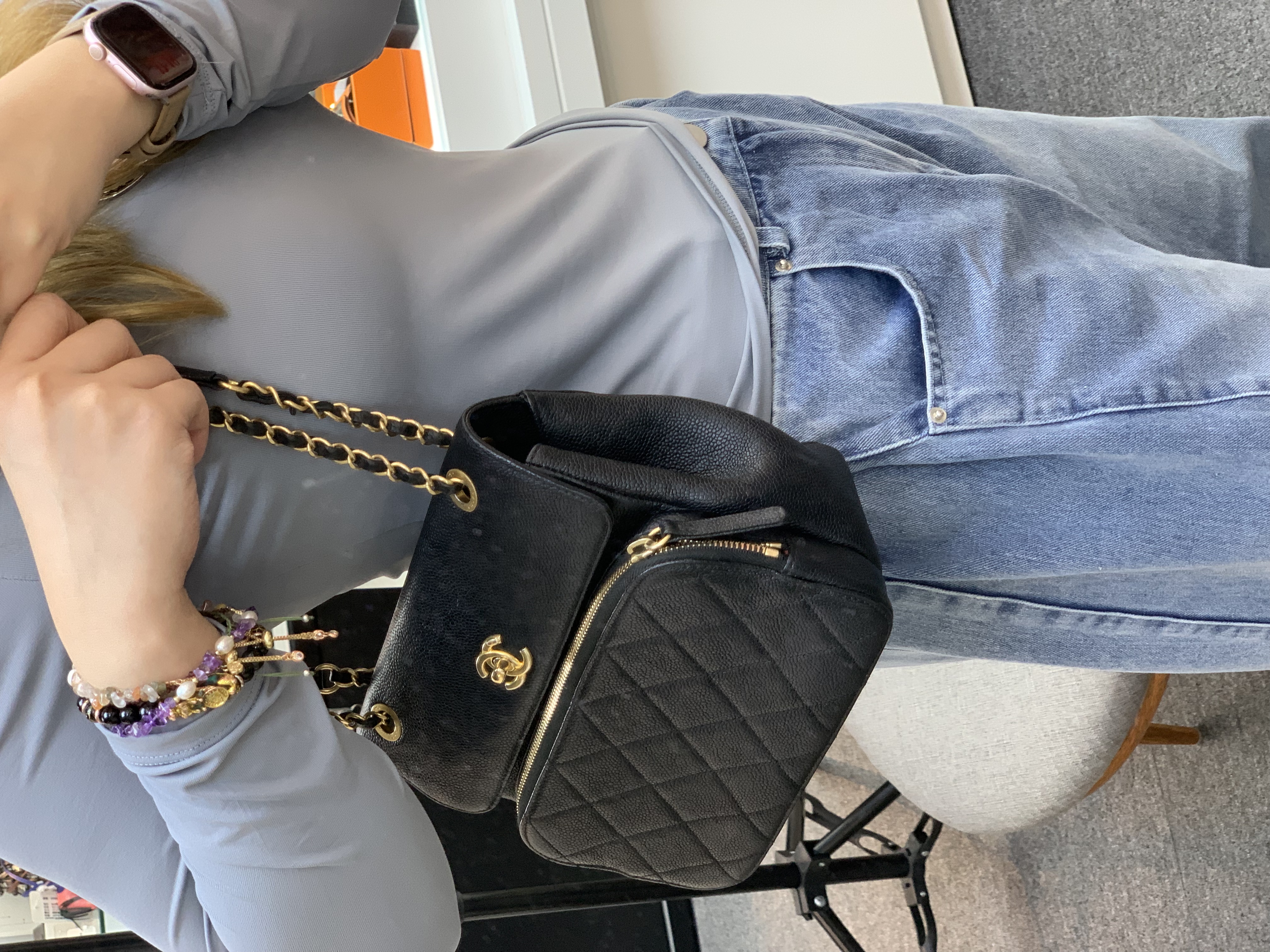 Chanel HandBag經典黑金郵差包🖤💛