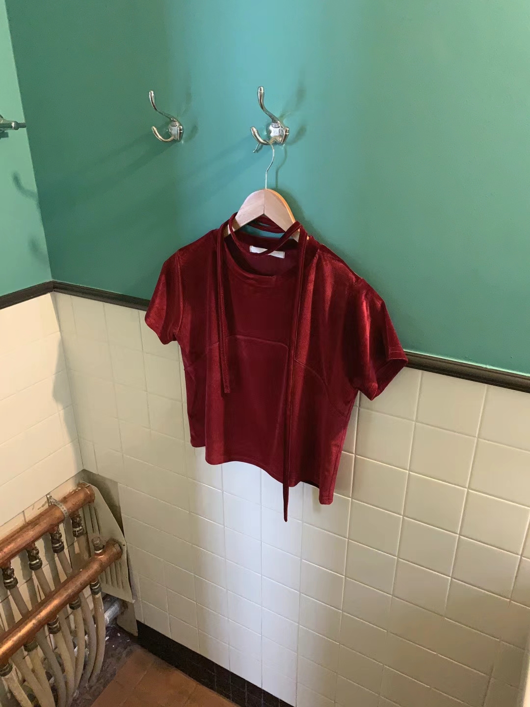 Velvet-Texture Short Sleeve Top with Seam Detail ‖ 丝绒质感拼接短袖上衣 KR01162679