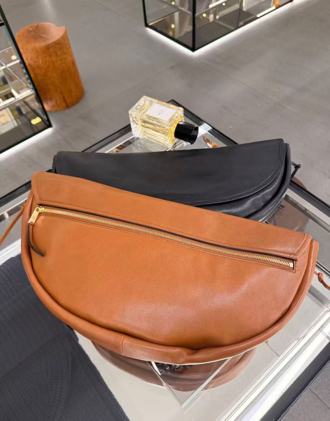 預購 💫💫💫Celine專櫃 HALFMOON SOFT TRIOMPHE 半月包 巴黎代購價