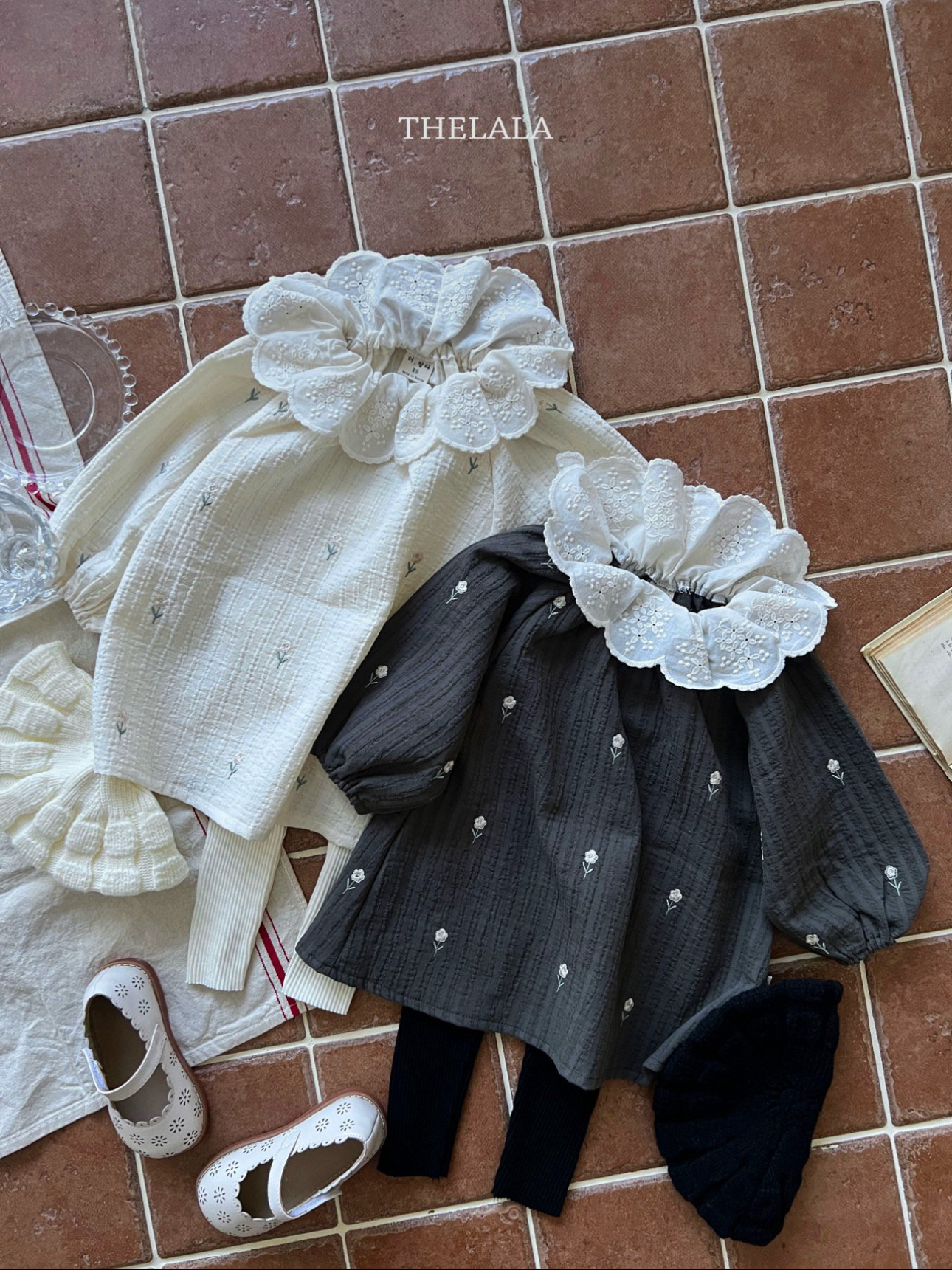 🌸預訂 韓國直送🌸🇰🇷THELALA兩色花卉刺繡蕾絲花瓣翻領長袖連身裙