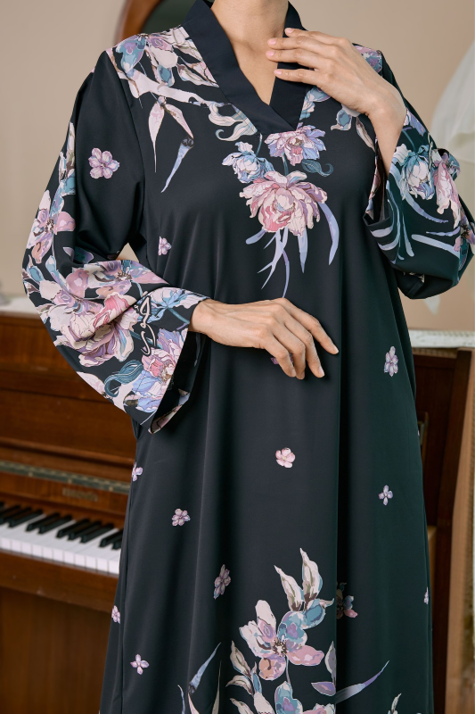 DILLA in Black Batik
