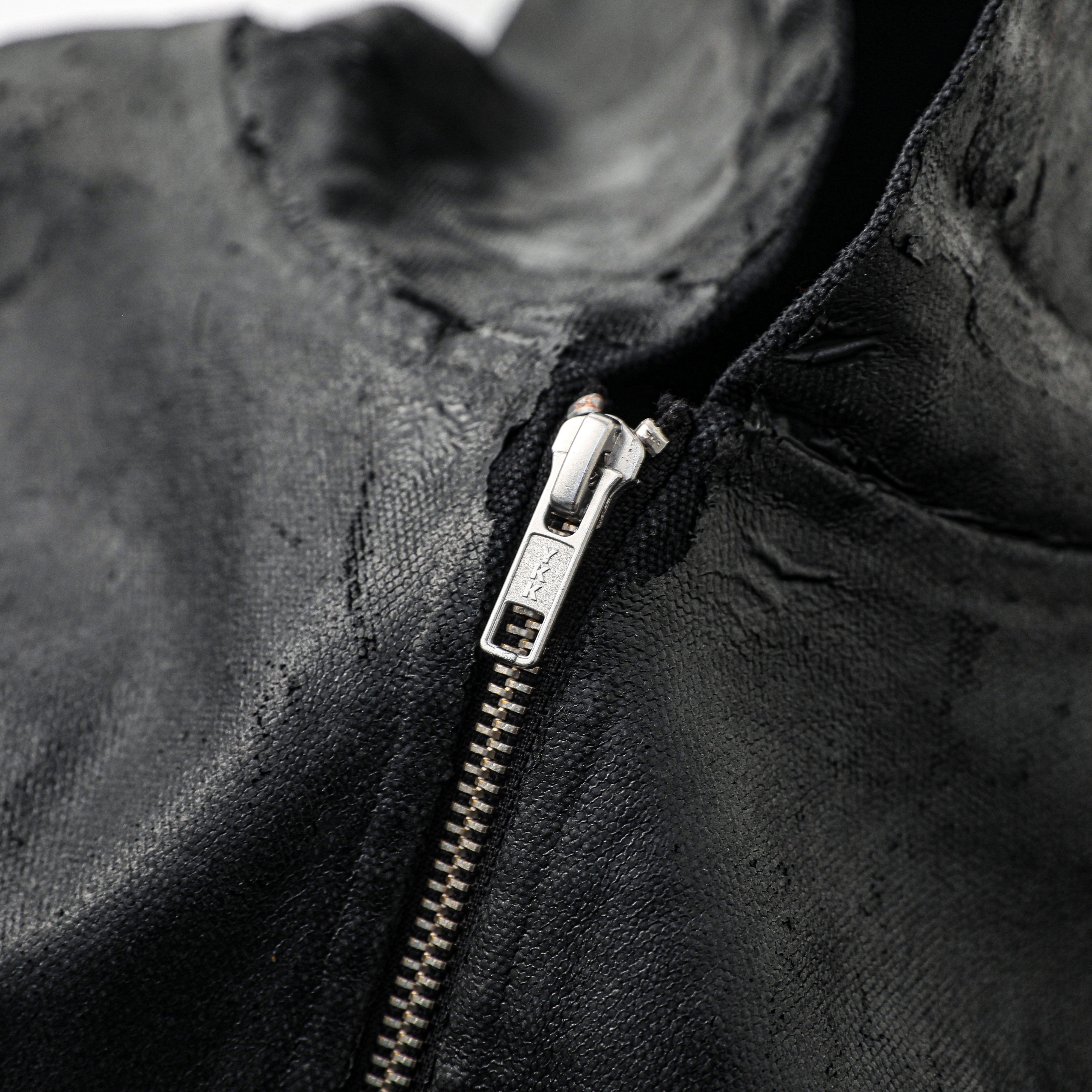 VAR-44｜MOLTING SHELL · COATED-CANVAS ZIP HOODIE