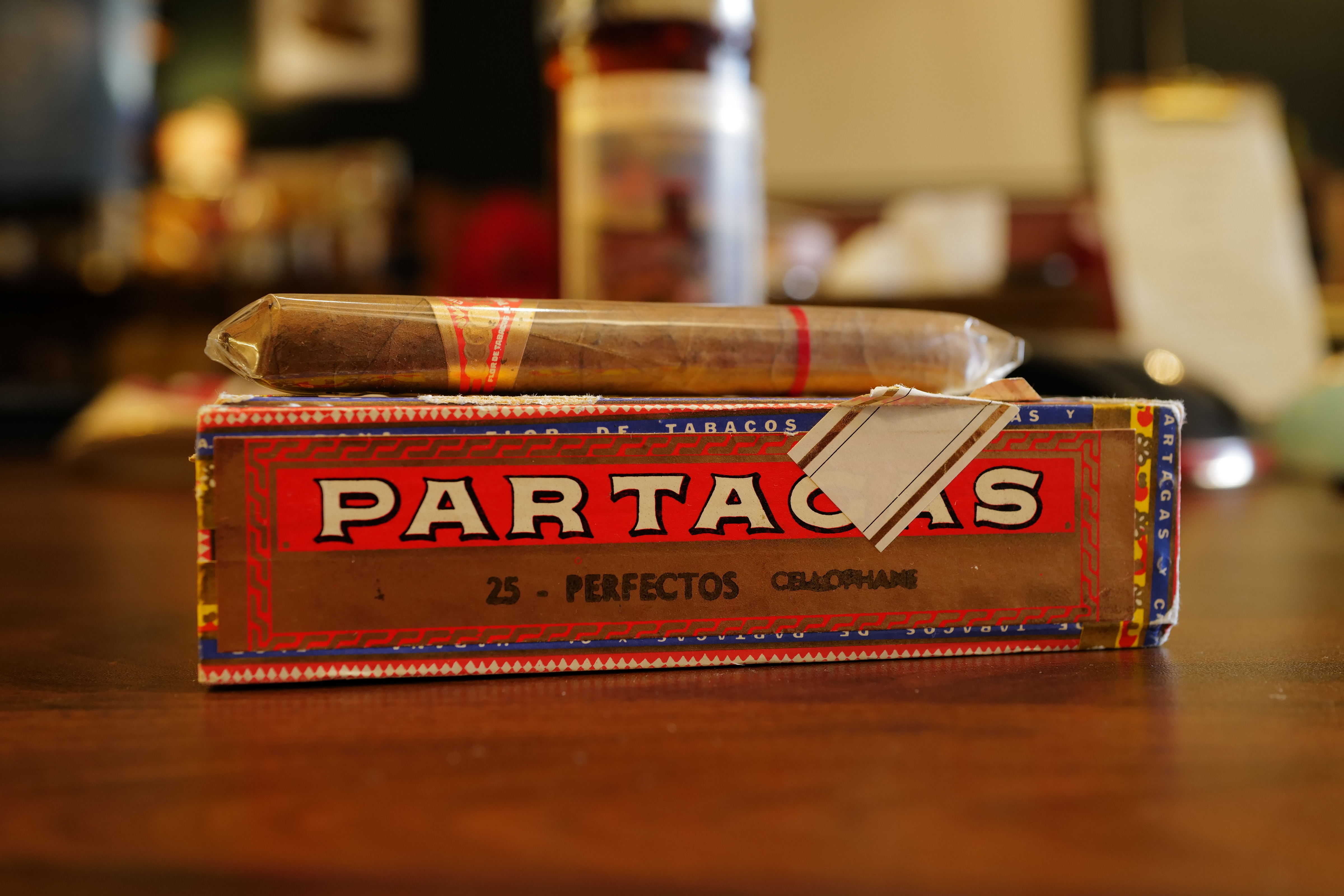 Partagás Perfectos 2001 (帕特加斯 完美) 