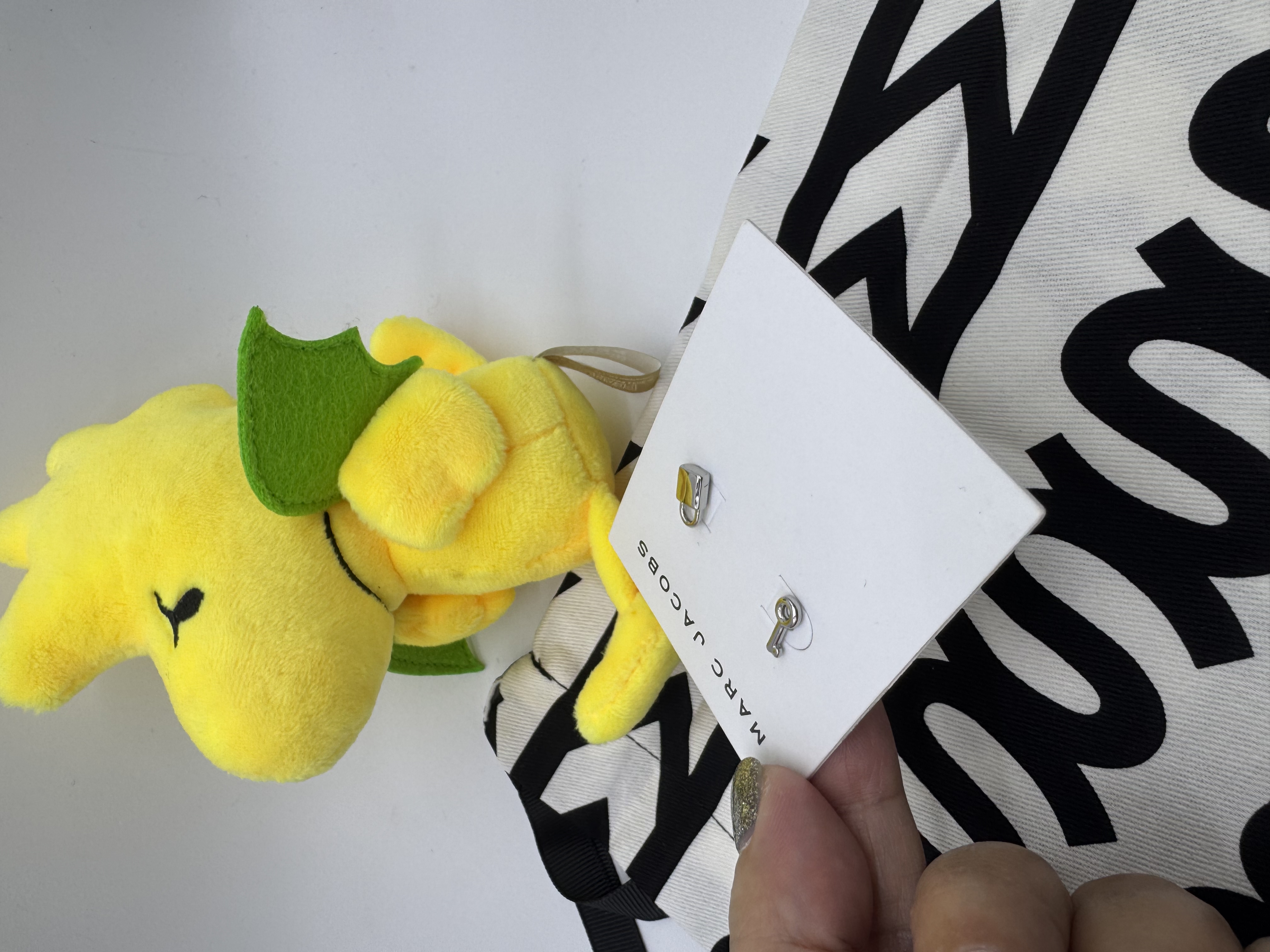 ✈️🇺🇸🇨🇦簡約又特色設計嘅Marc  Jacobs outlet 🔓鎖＆鎖匙🔑耳環現貨🤩🤩