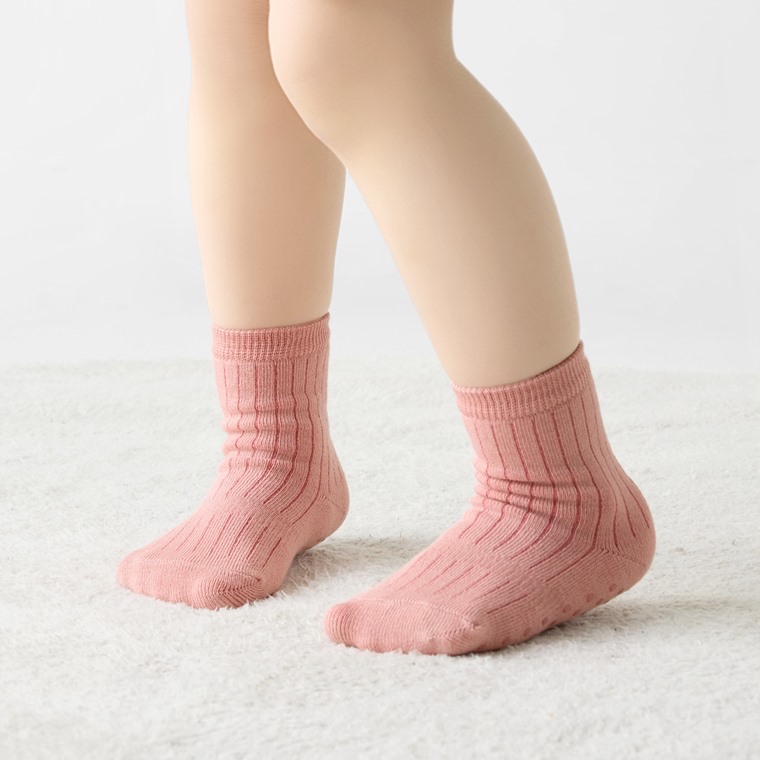 💚預訂 台灣直送💚兩色純色防滑中筒襪三對裝