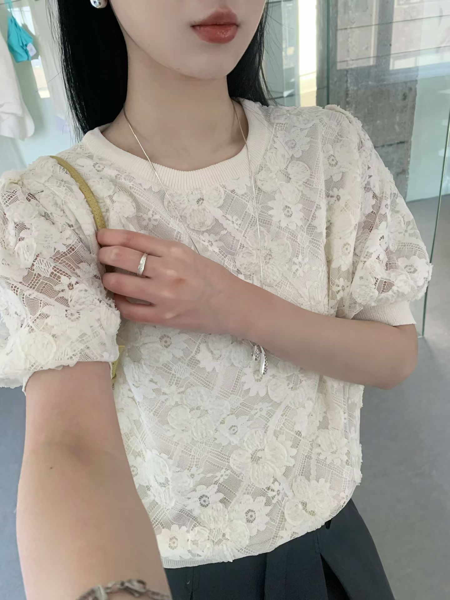 🌟高質立體花朵蕾絲上衣 (胸40~44寸 長22寸)