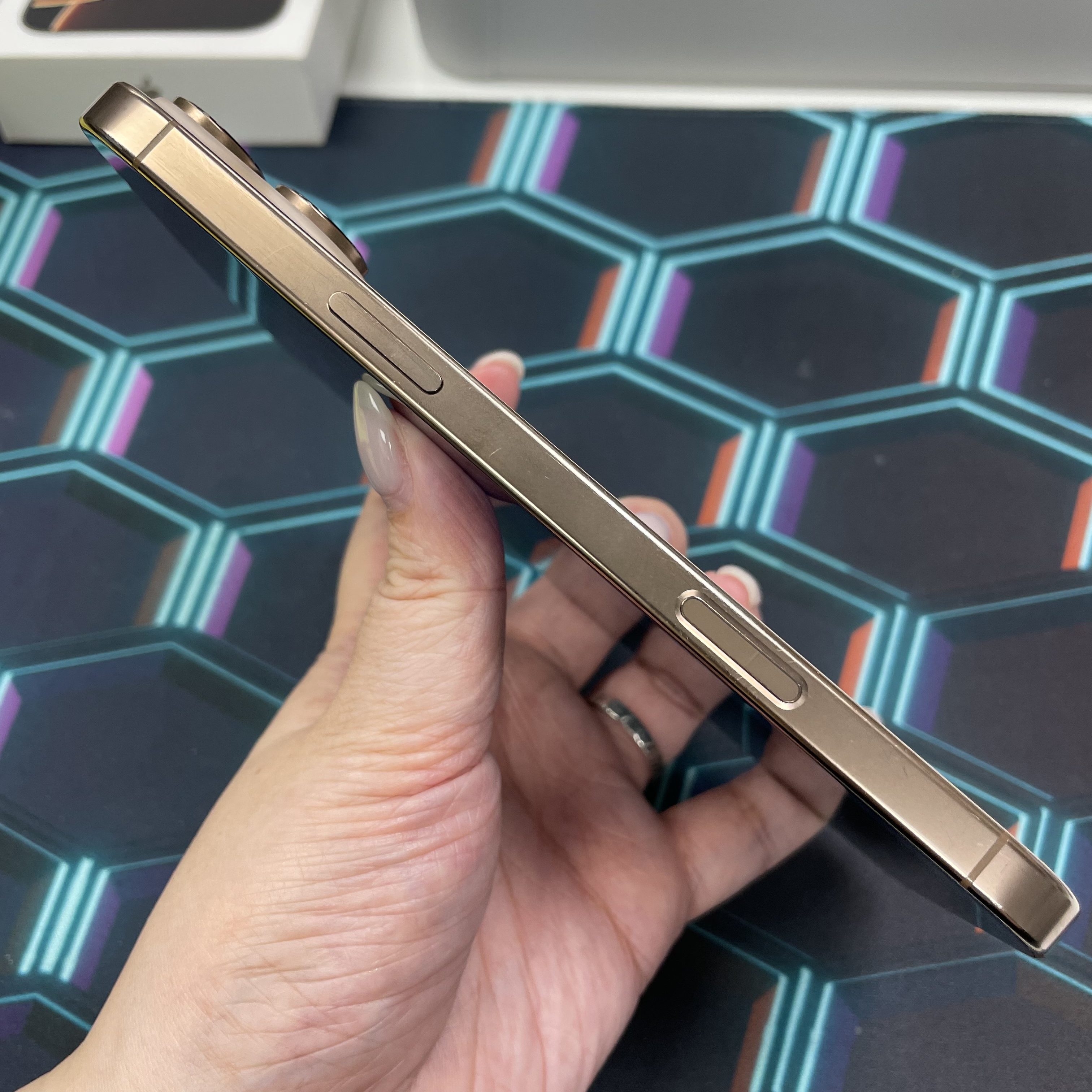 *6622 16 Pro Max 靚機 512GB 電88 沙色 gold