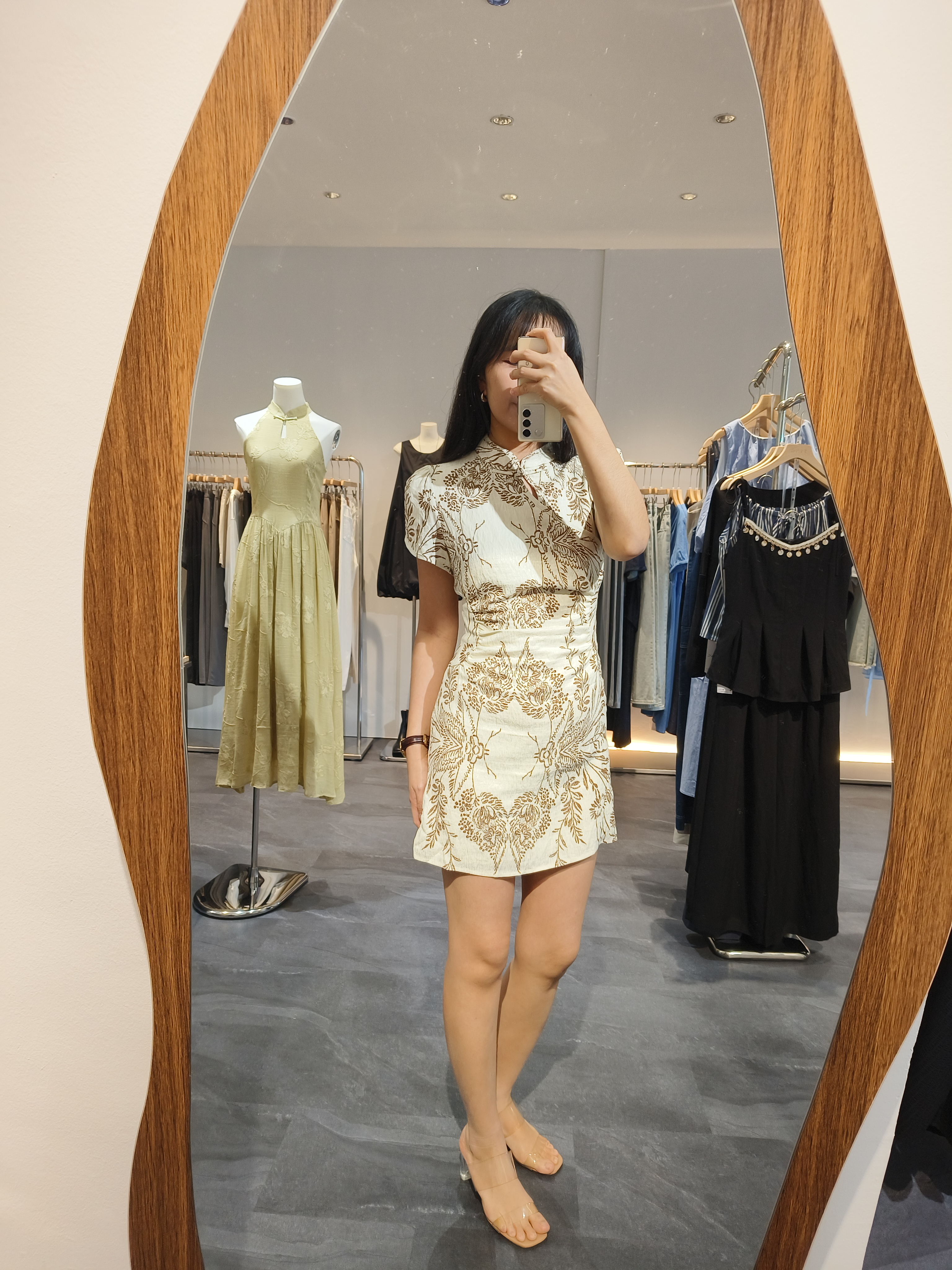 咖色花纹短袖旗袍