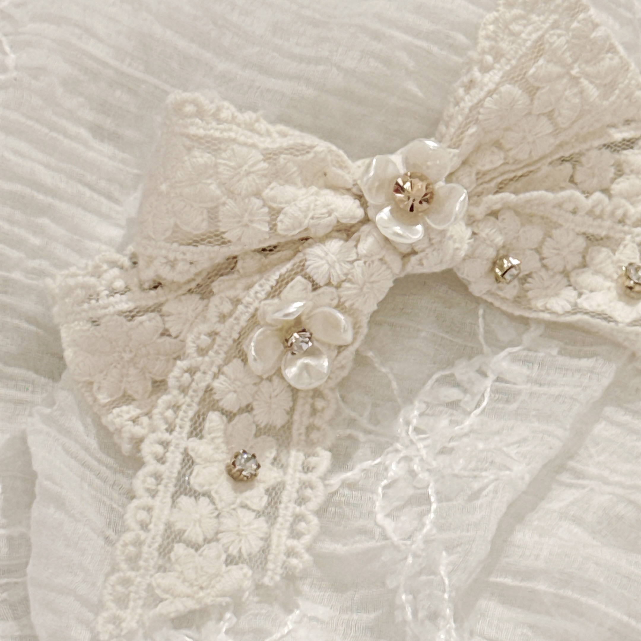 #HANNA-made# The Lace Petal Bow Crystal Clip *handmade